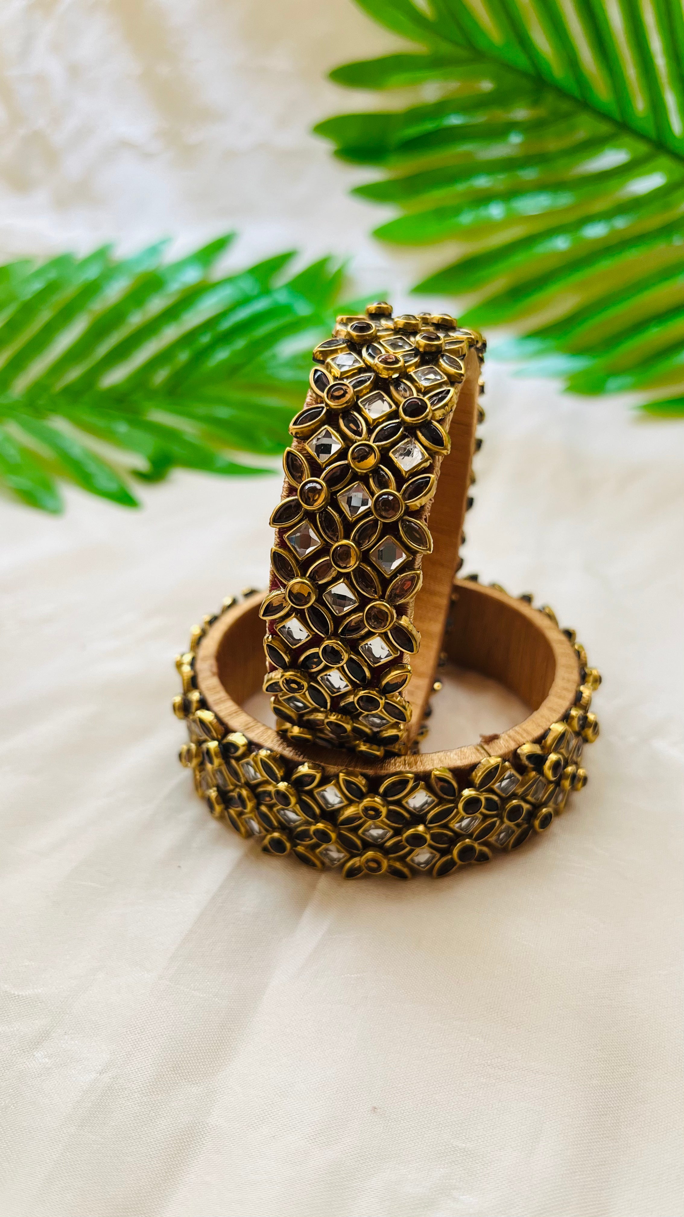 ANIKSHYA HANDMADE GOLD KUNDAN AND WHITE KUNDAN BANGLE VH002