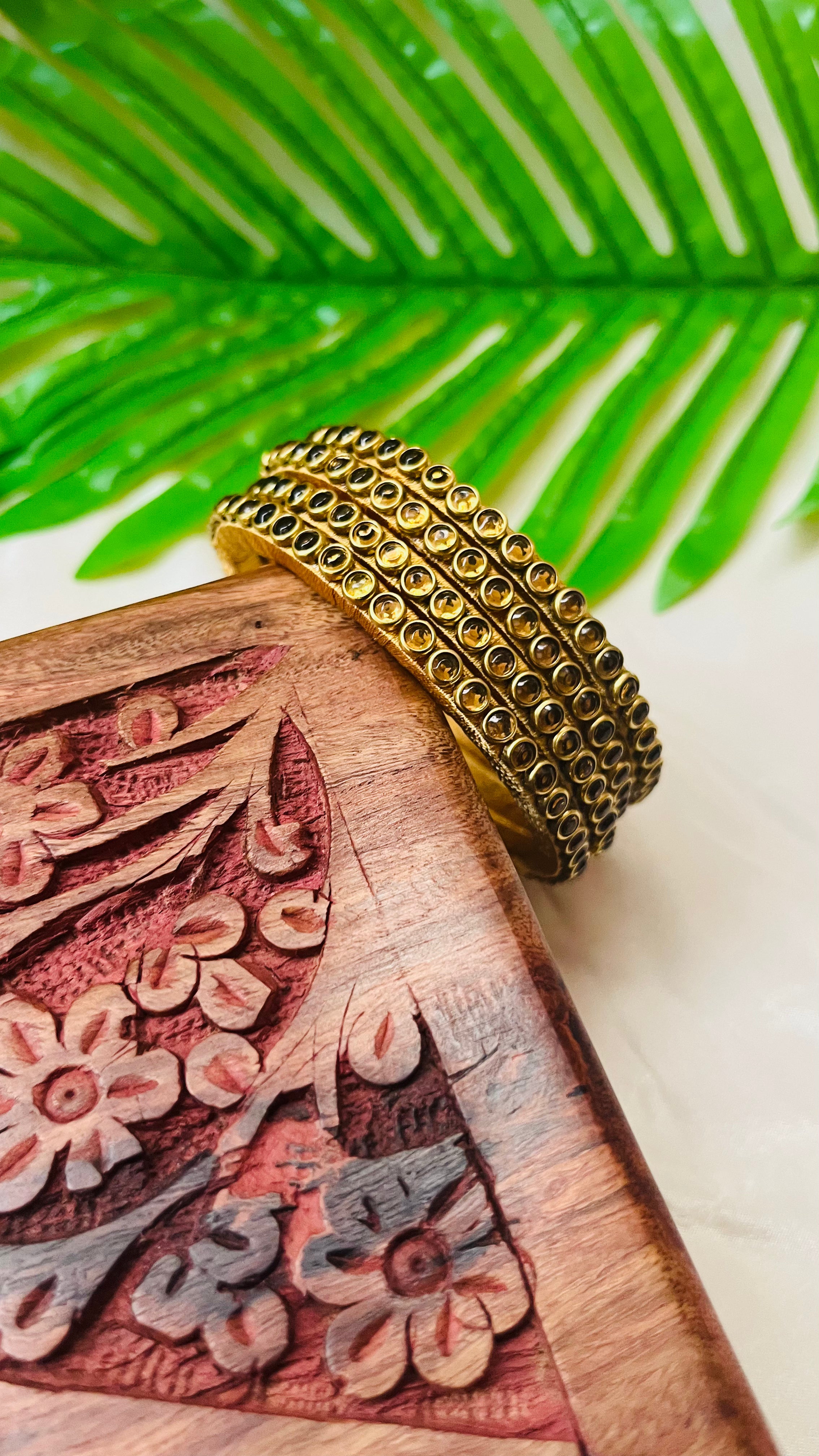 ANIKSHYA HANDMADE GOLD KUNDAN BANGLE VH017