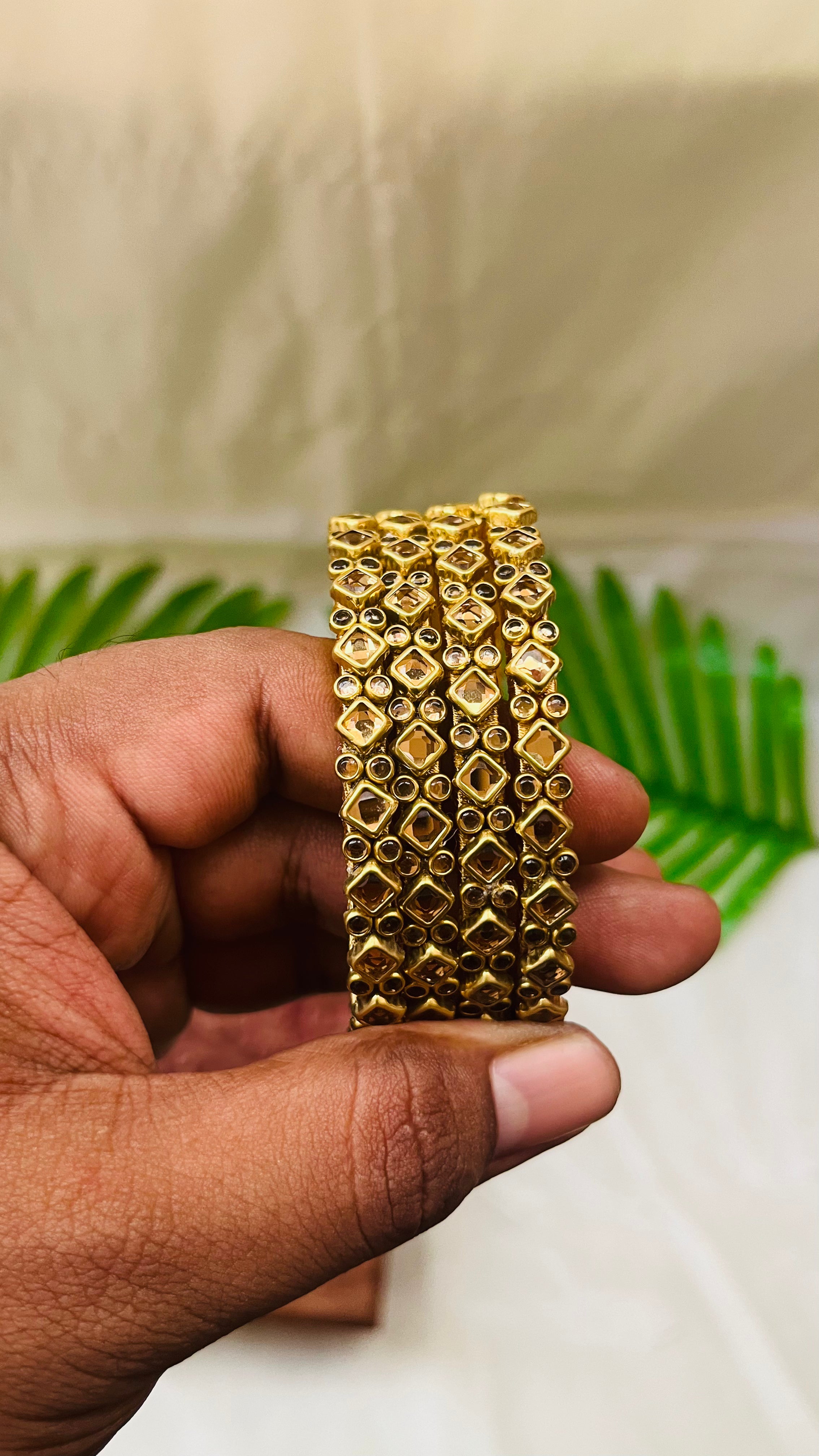 ANIKSHYA HANDMADE GOLD KUNDAN BANGLE VH018