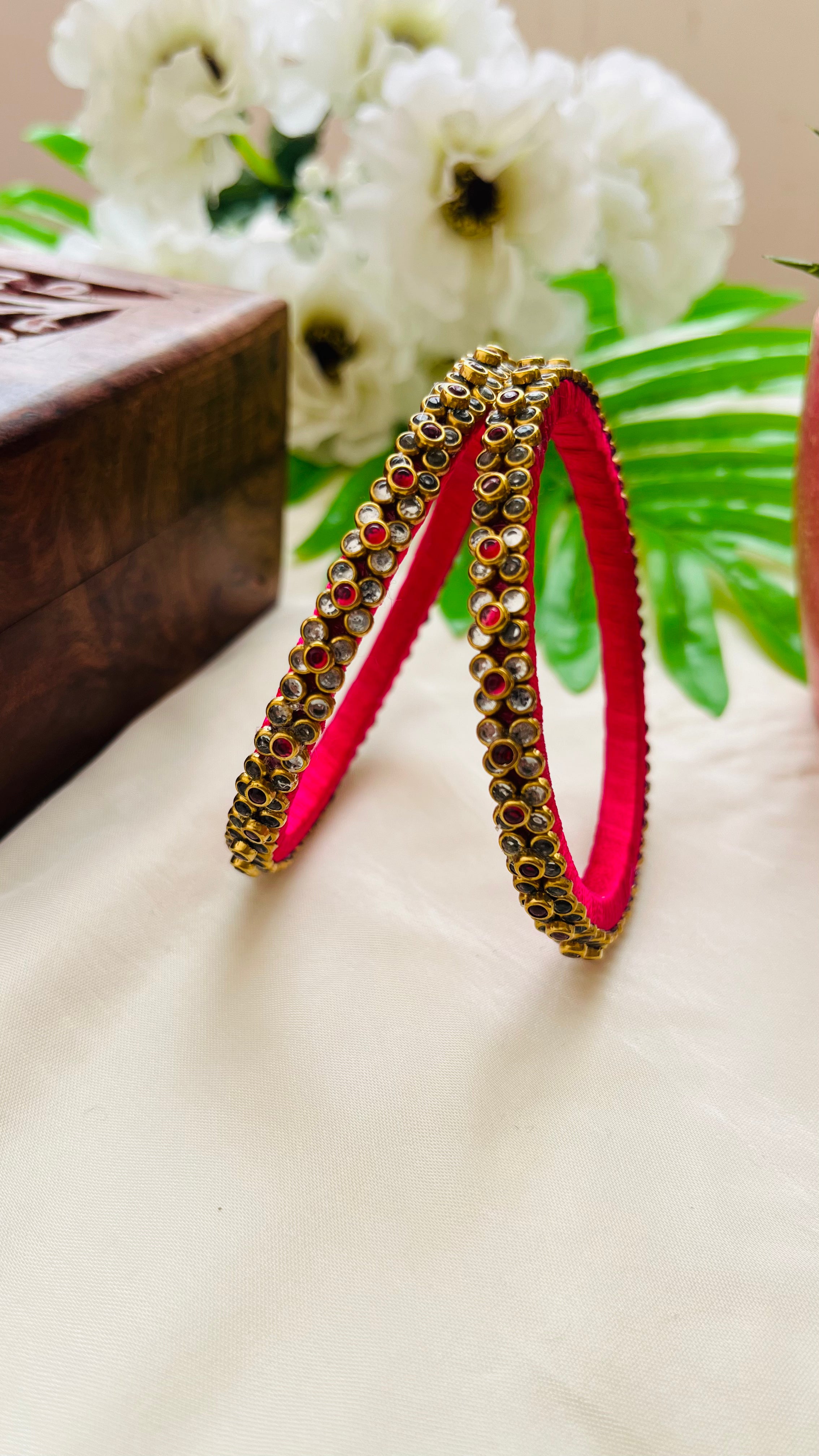 ANIKSHYA HANDMADE PINK AND WHITE KUNDAN BANGLE VH015