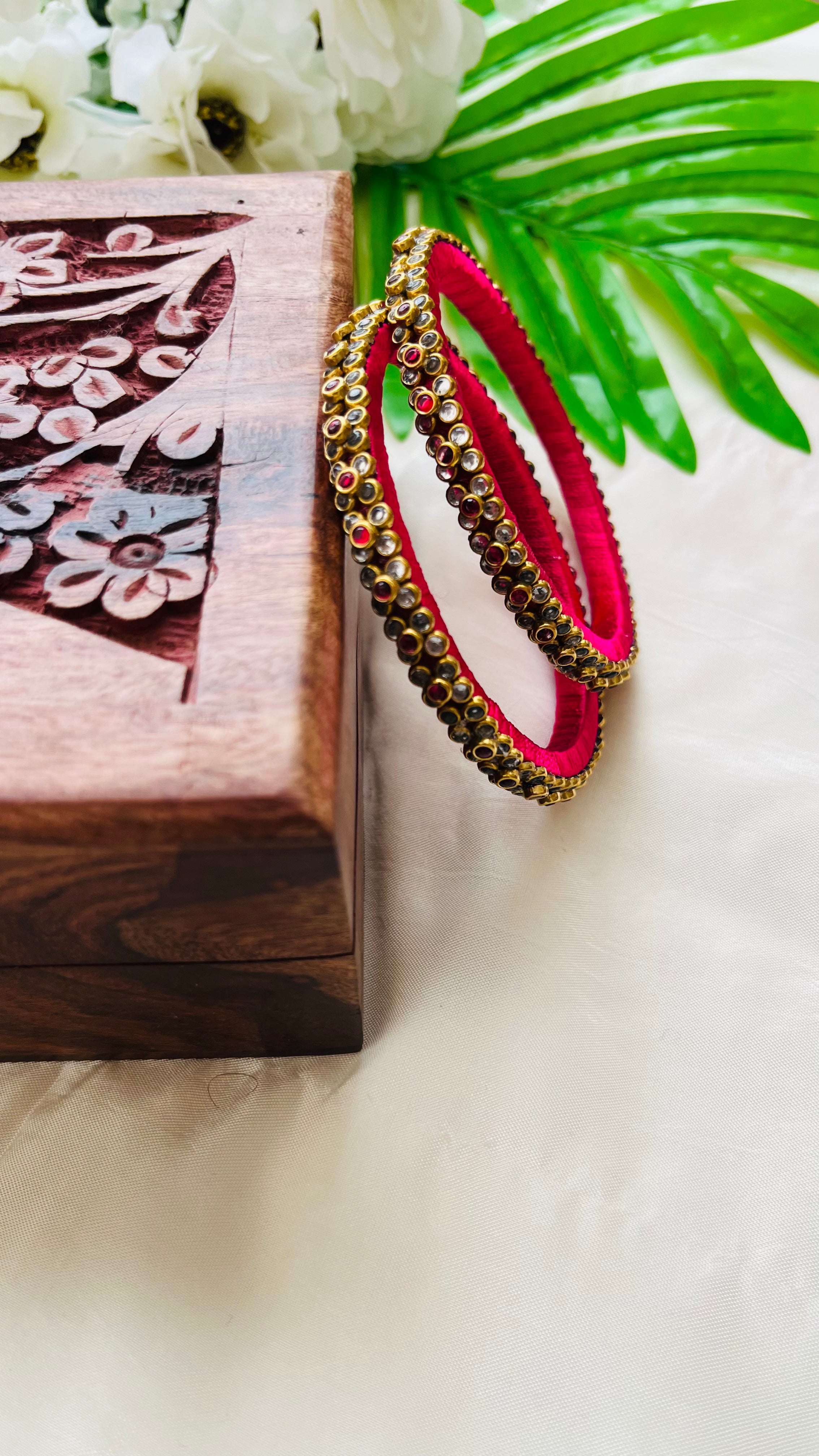 ANIKSHYA HANDMADE PINK AND WHITE KUNDAN BANGLE VH015