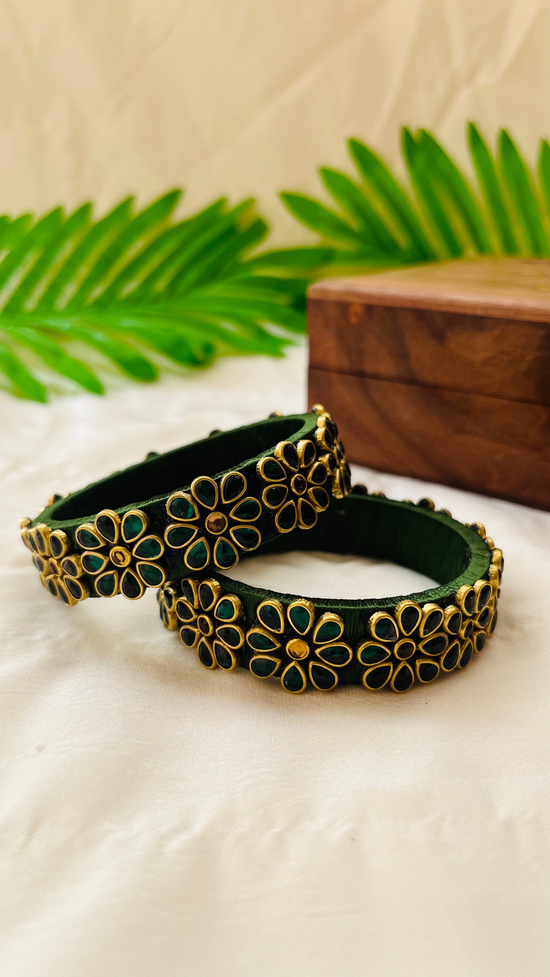 ANIKSHYA HANDMADE GREEN AND GOLD KUNDAN BANGLE VH010