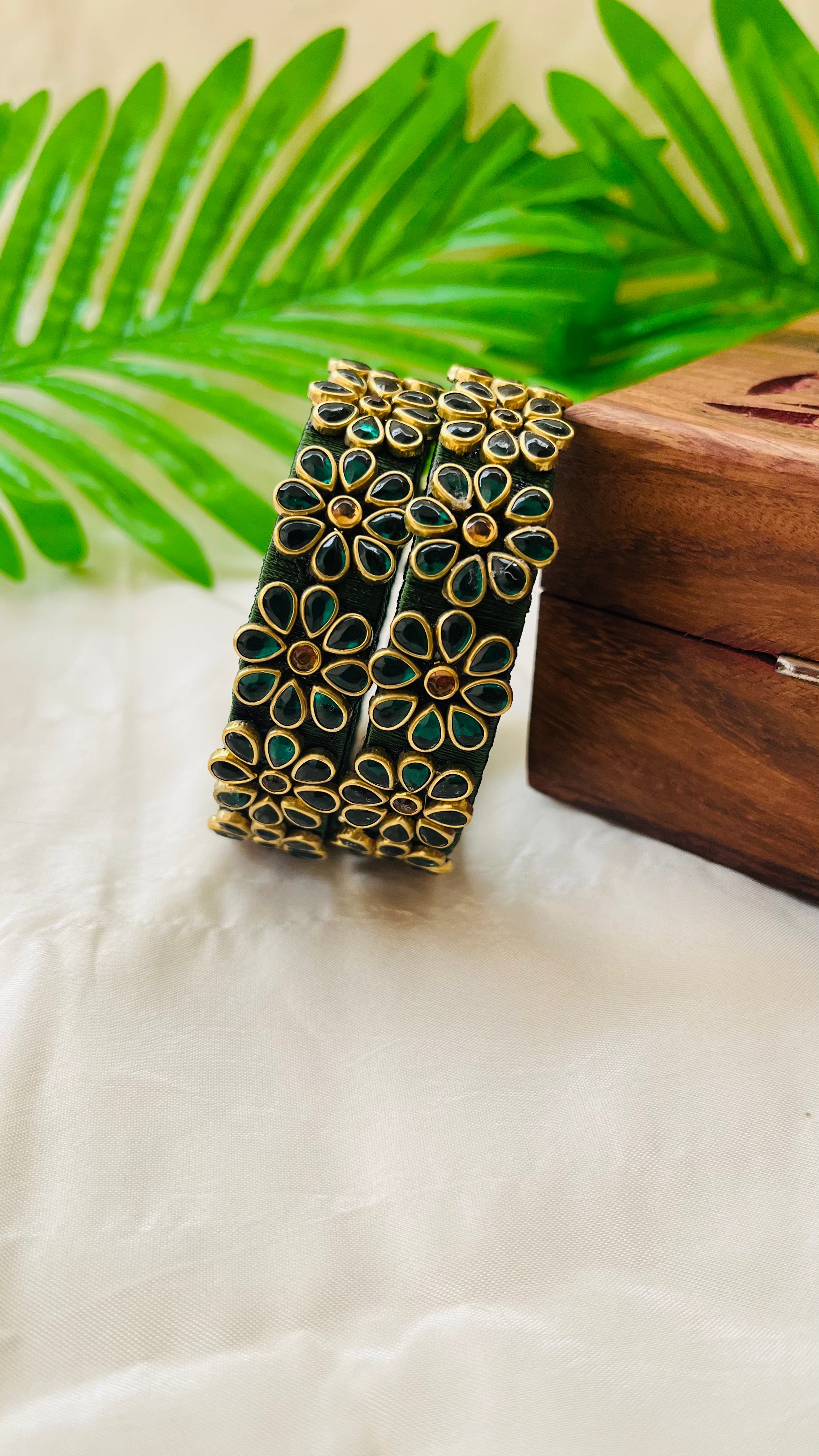 ANIKSHYA HANDMADE GREEN AND GOLD KUNDAN BANGLE VH010