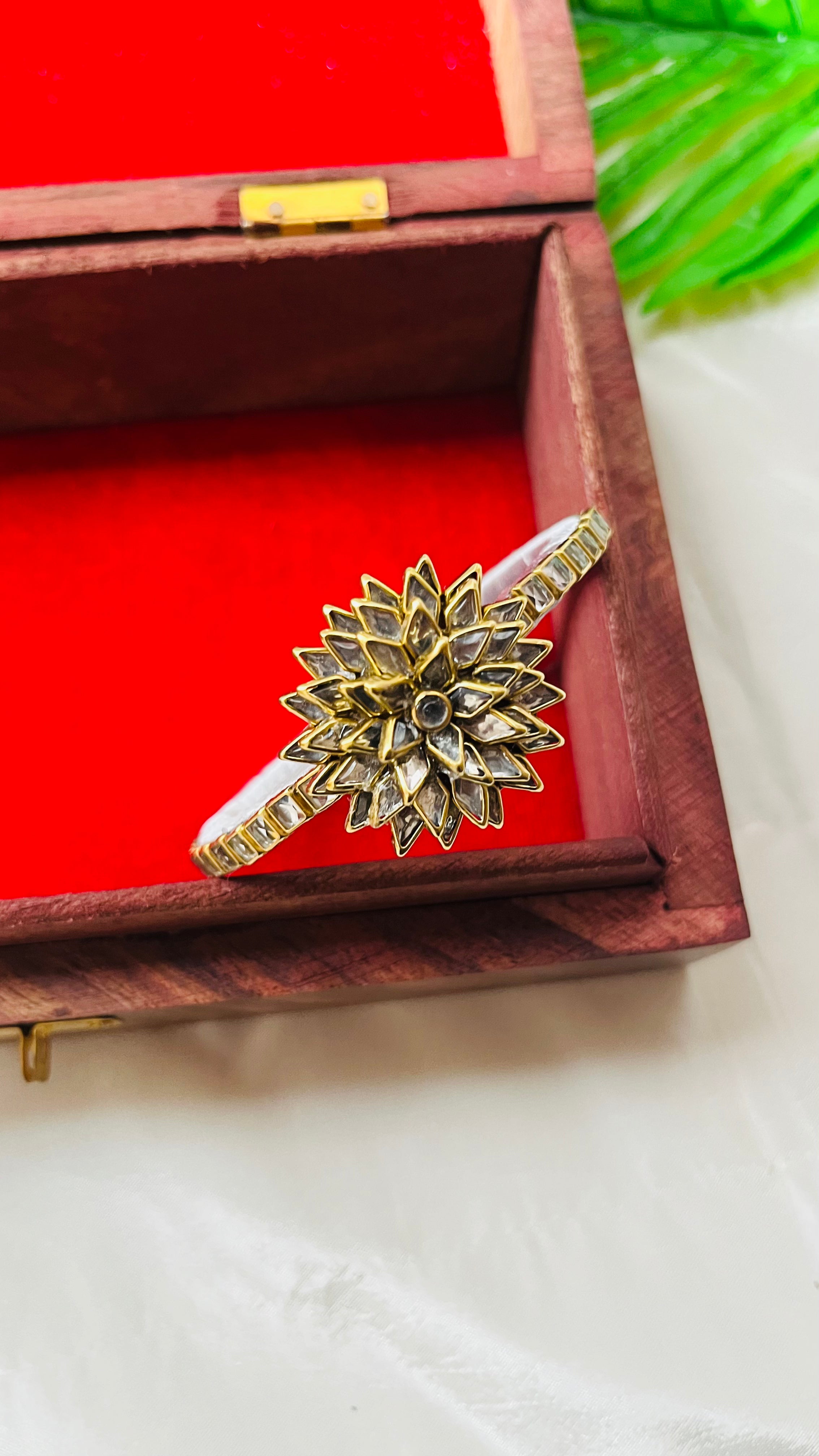 ANIKSHYA HANDMADE WHITE KUNDAN BANGLE VH023