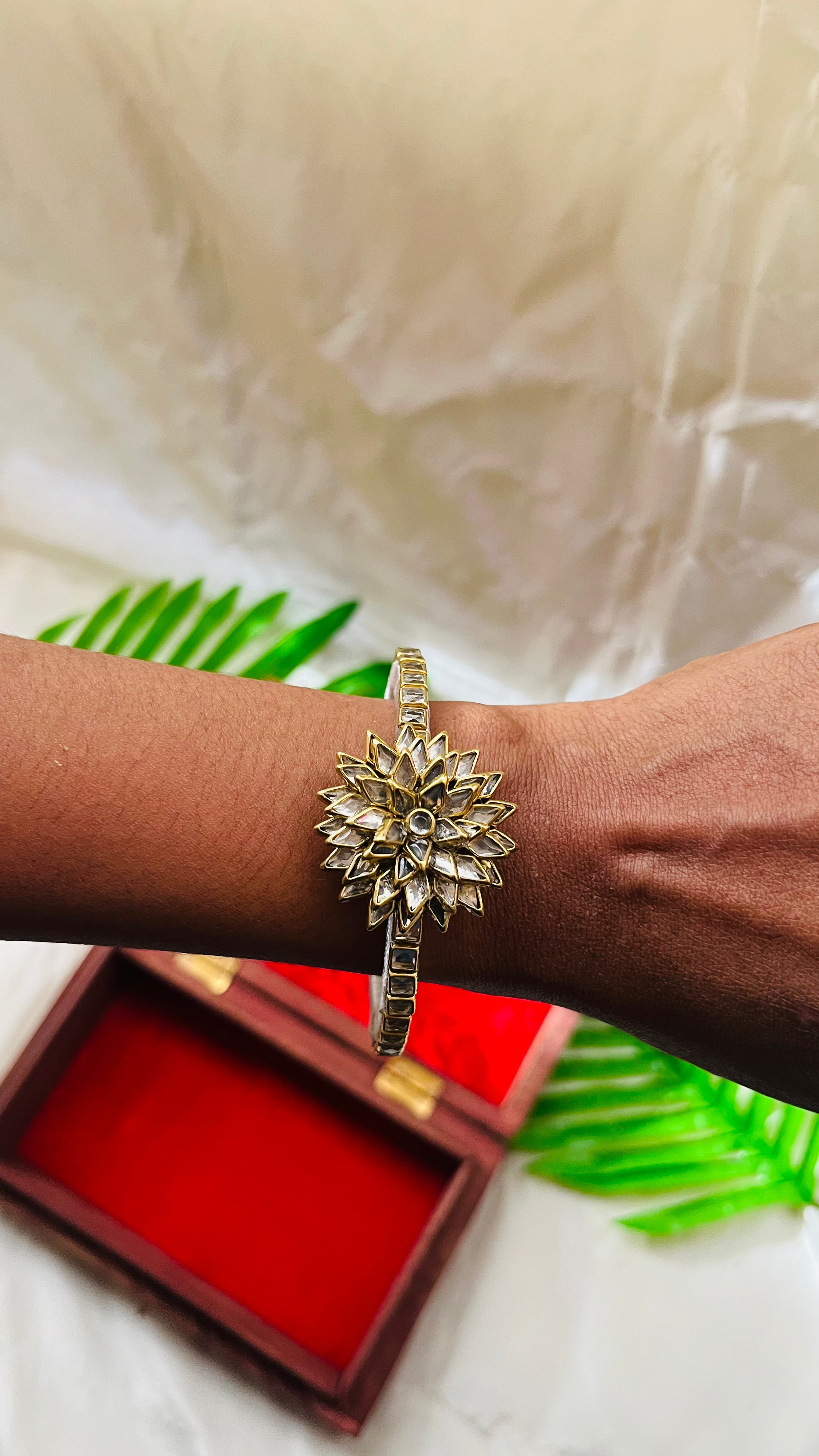 ANIKSHYA HANDMADE WHITE KUNDAN BANGLE VH023