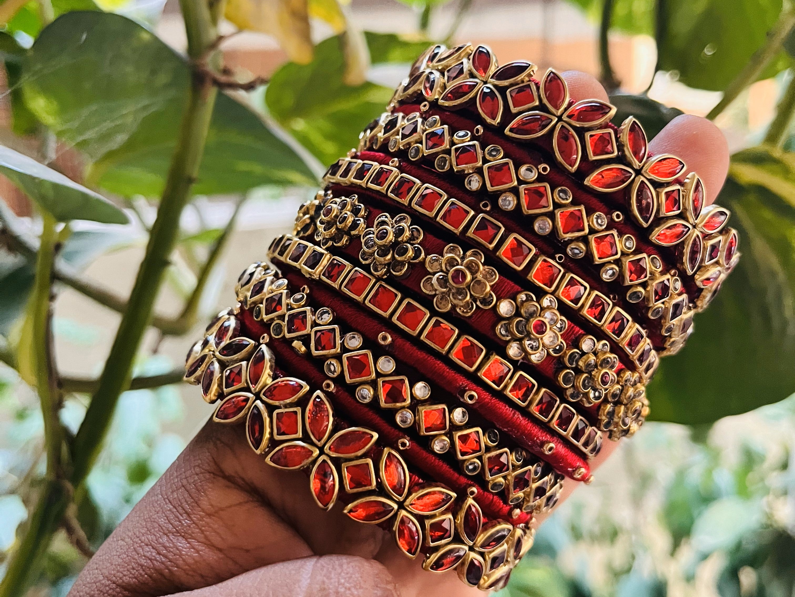 ANIKSHYA HANDMADE RED AND WHITE KUNDAN BANGLE VH029