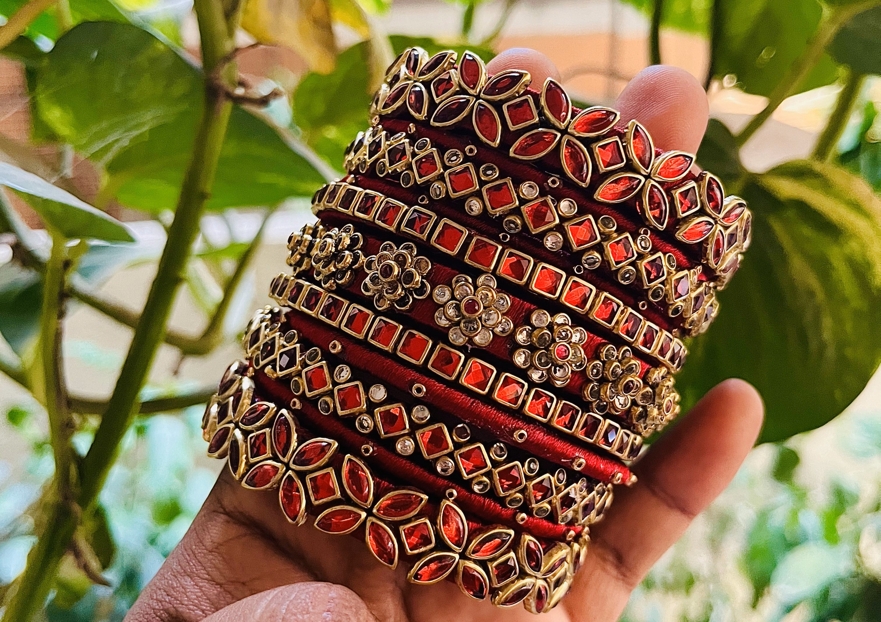 ANIKSHYA HANDMADE RED AND WHITE KUNDAN BANGLE VH029