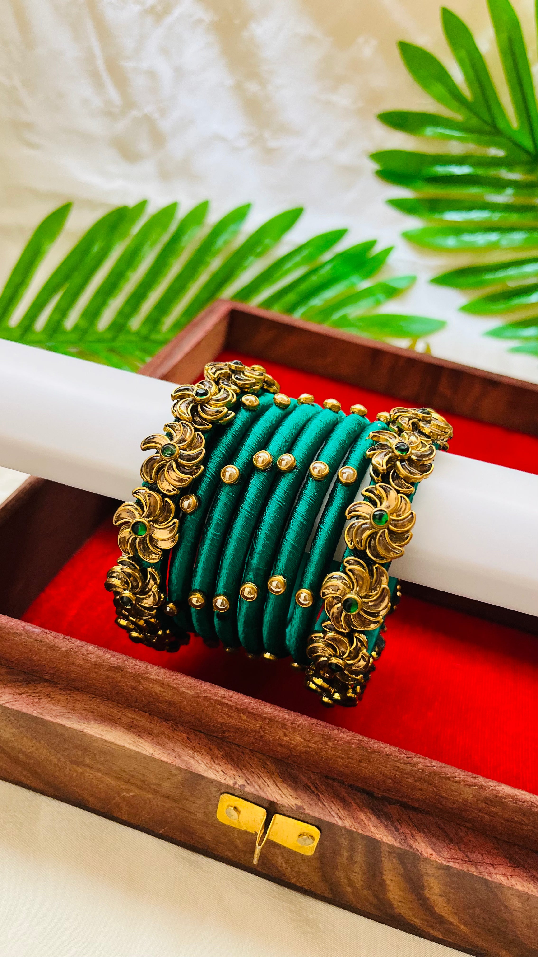 ANIKSHYA HANDMADE GREEN AND GOLD KUNDAN BANGLE VH025