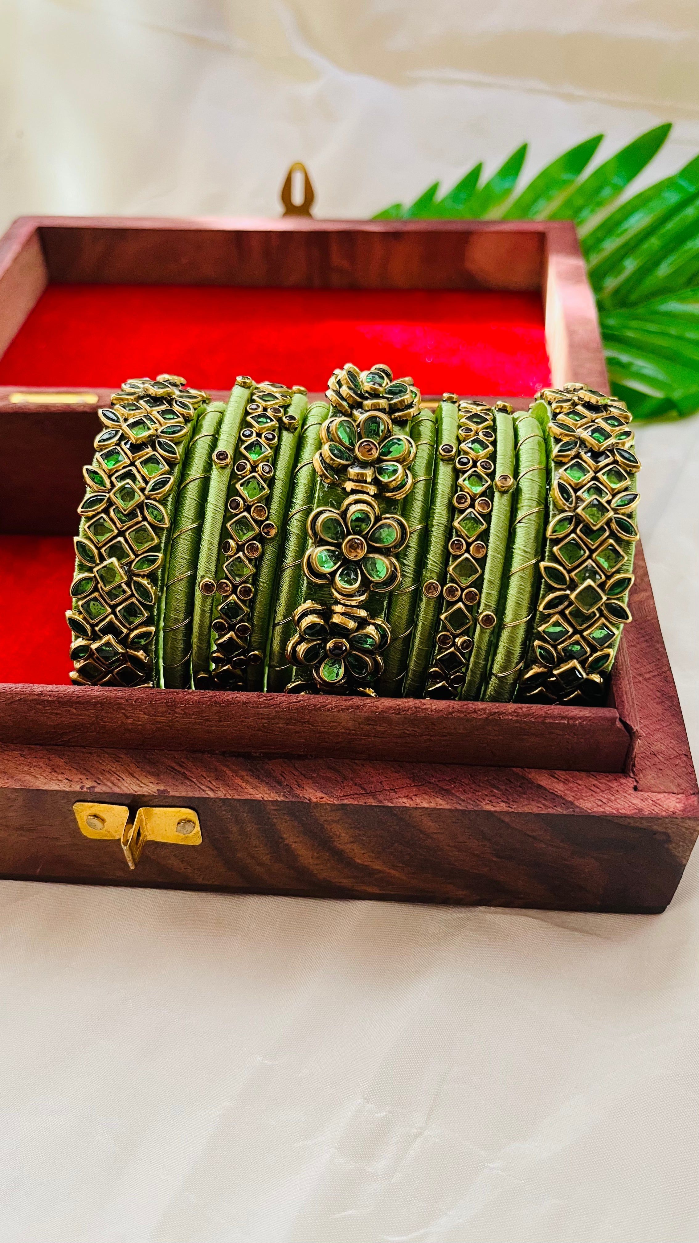 ANIKSHYA HANDMADE GREEN AND GOLD KUNDAN BANGLE VH026