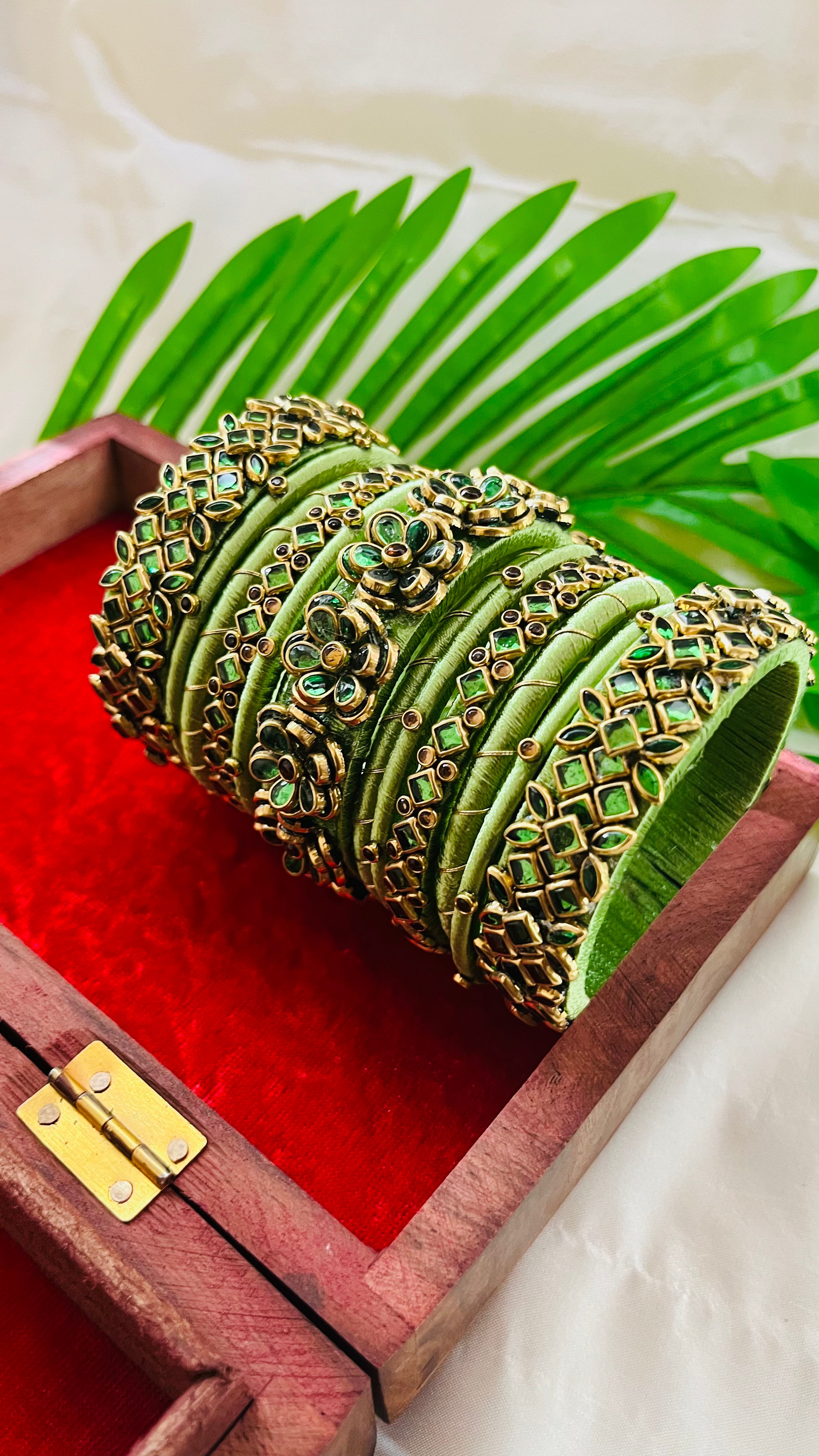 ANIKSHYA HANDMADE GREEN AND GOLD KUNDAN BANGLE VH026
