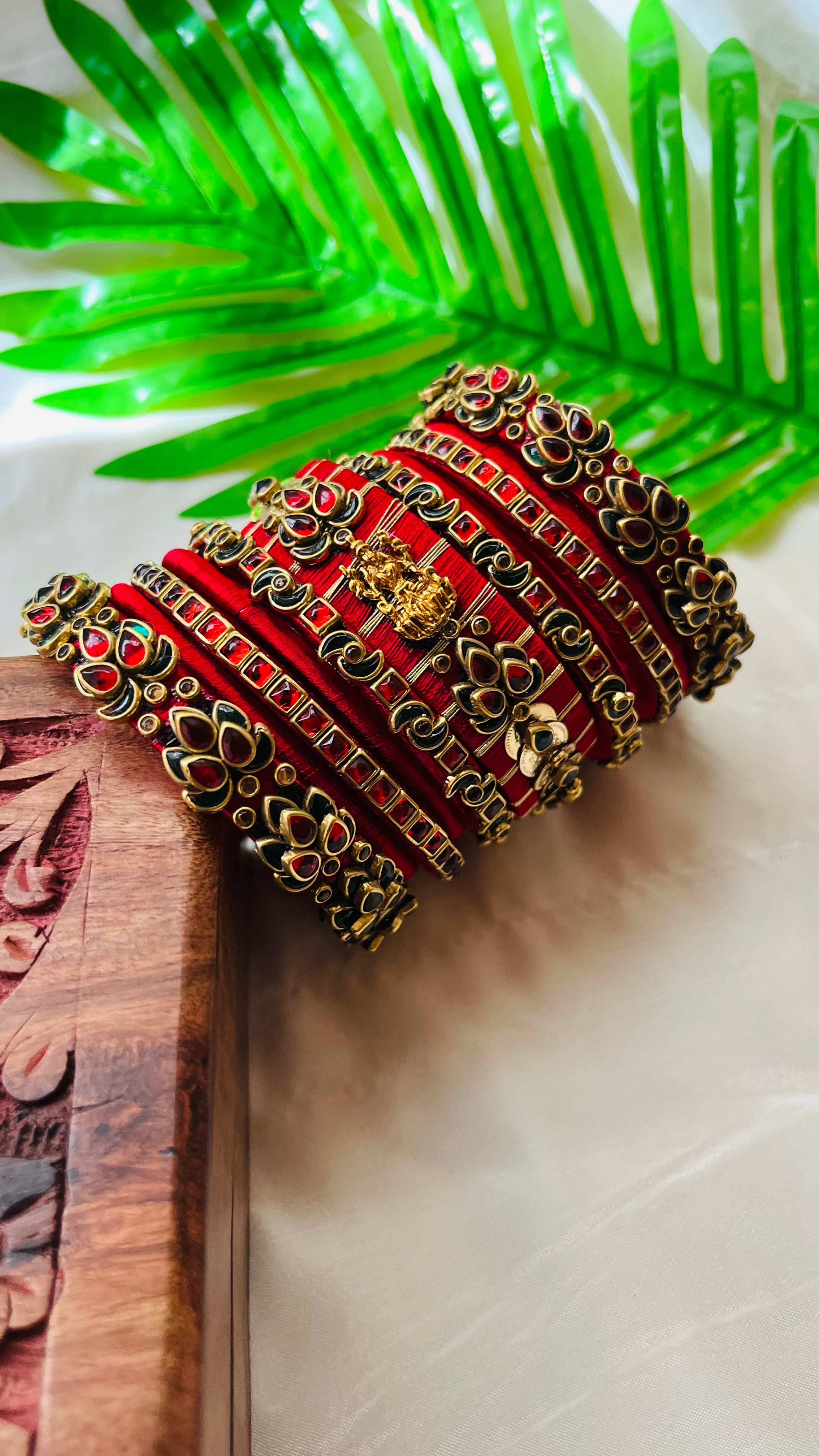 ANIKSHYA HANDMADE RED AND GREEN KUNDAN BANGLE VH027