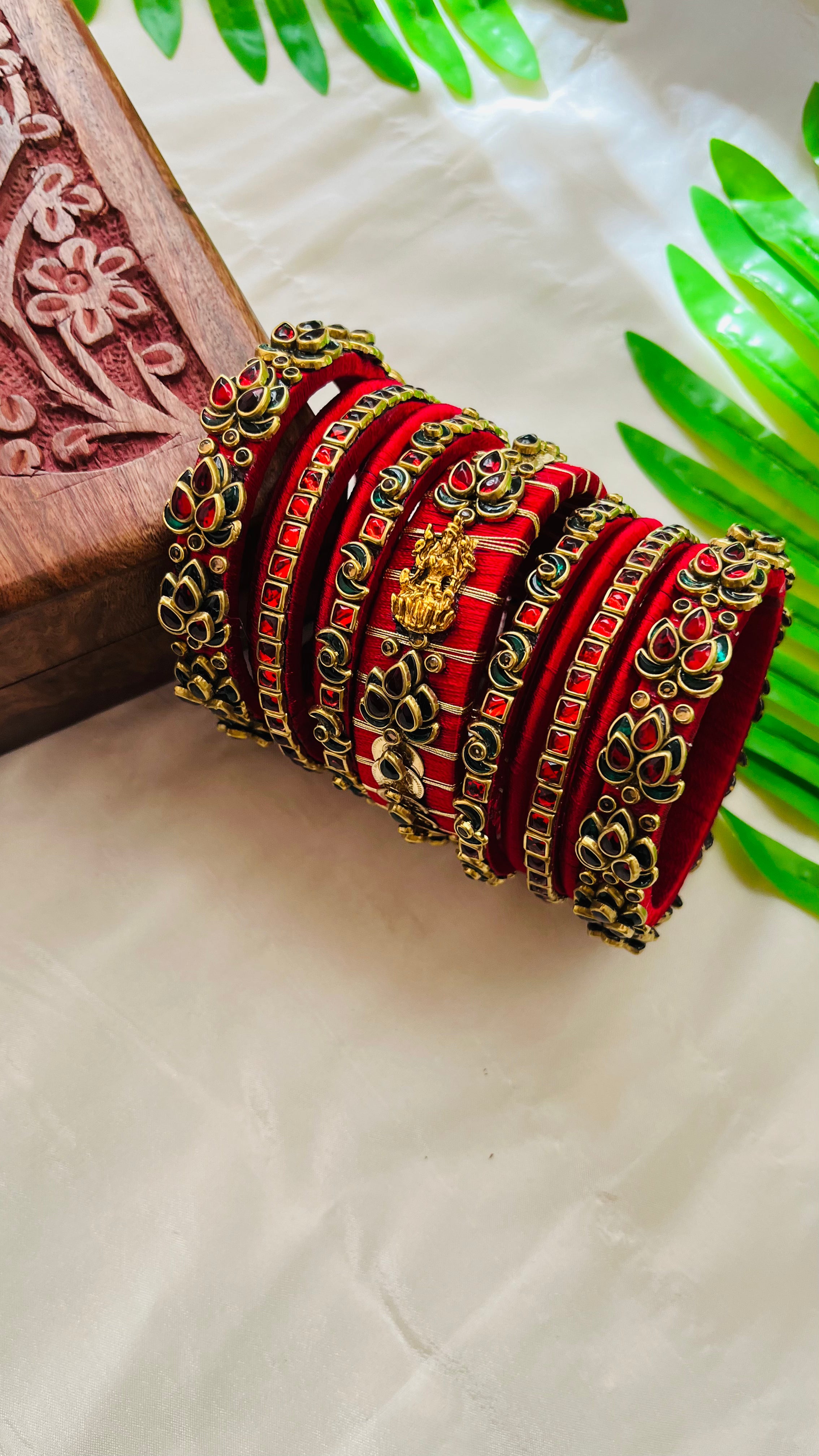 ANIKSHYA HANDMADE RED AND GREEN KUNDAN BANGLE VH027