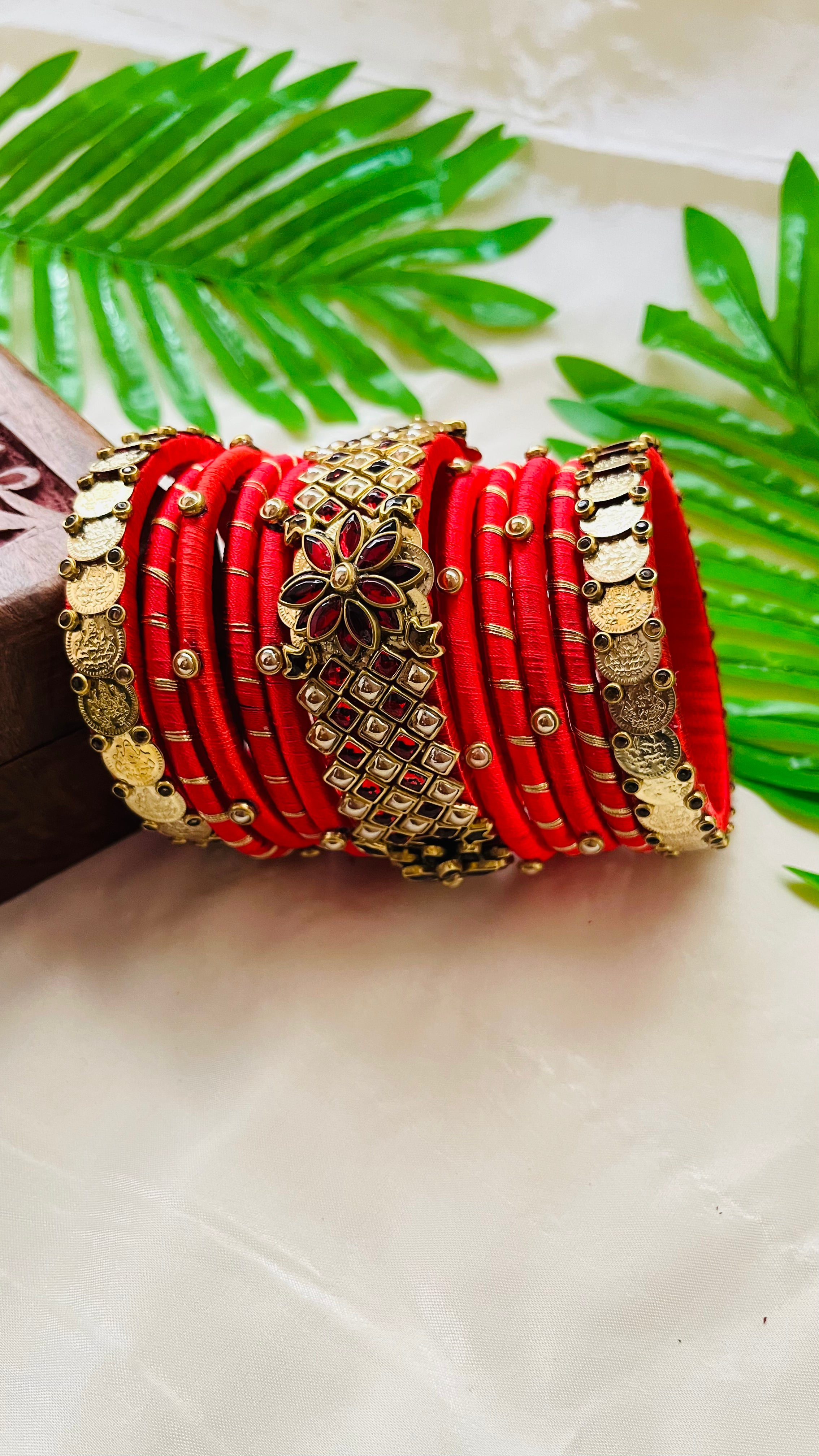 ANIKSHYA HANDMADE RED AND GOLD KUNDAN BANGLE VH028