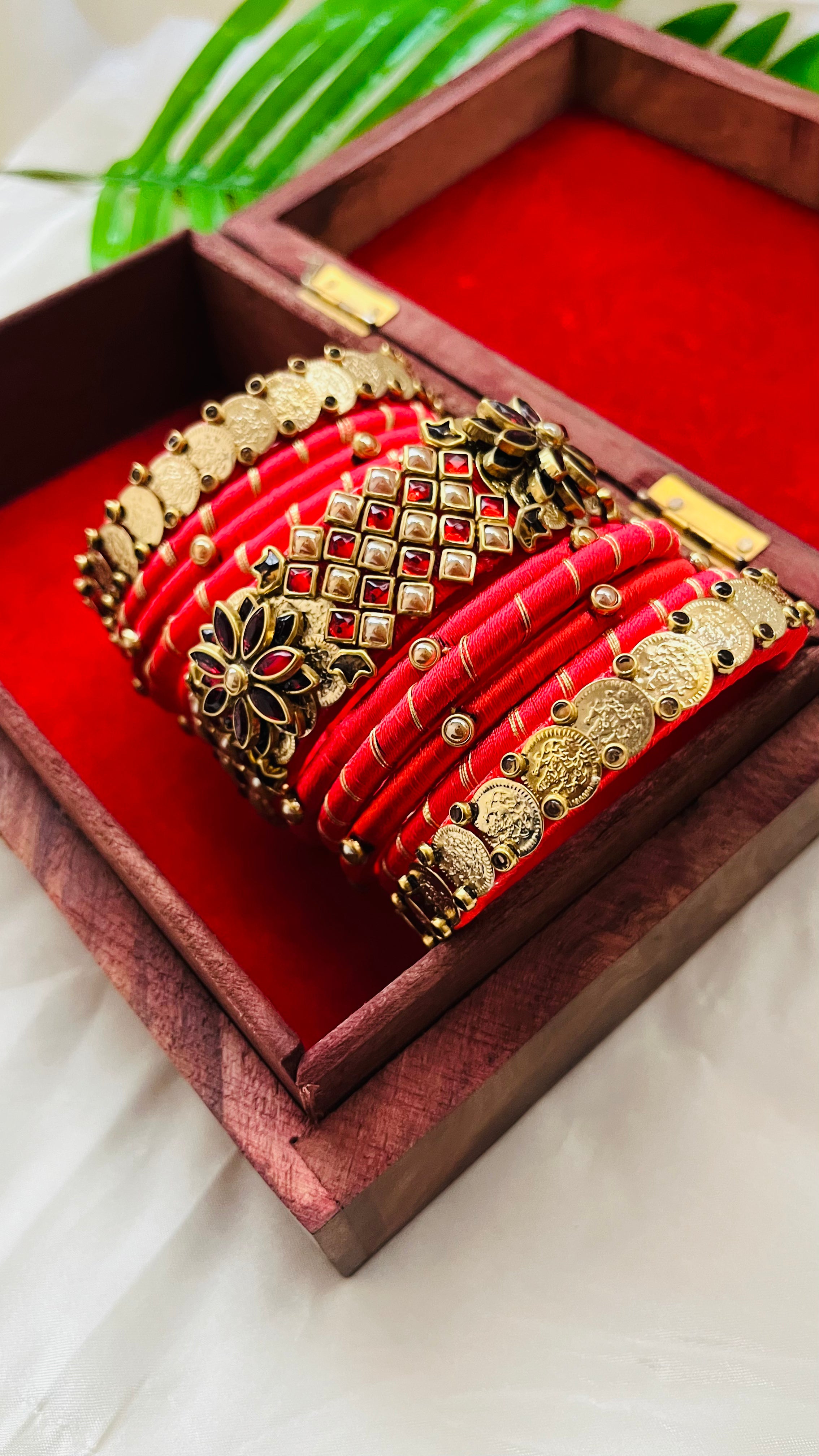 ANIKSHYA HANDMADE RED AND GOLD KUNDAN BANGLE VH028