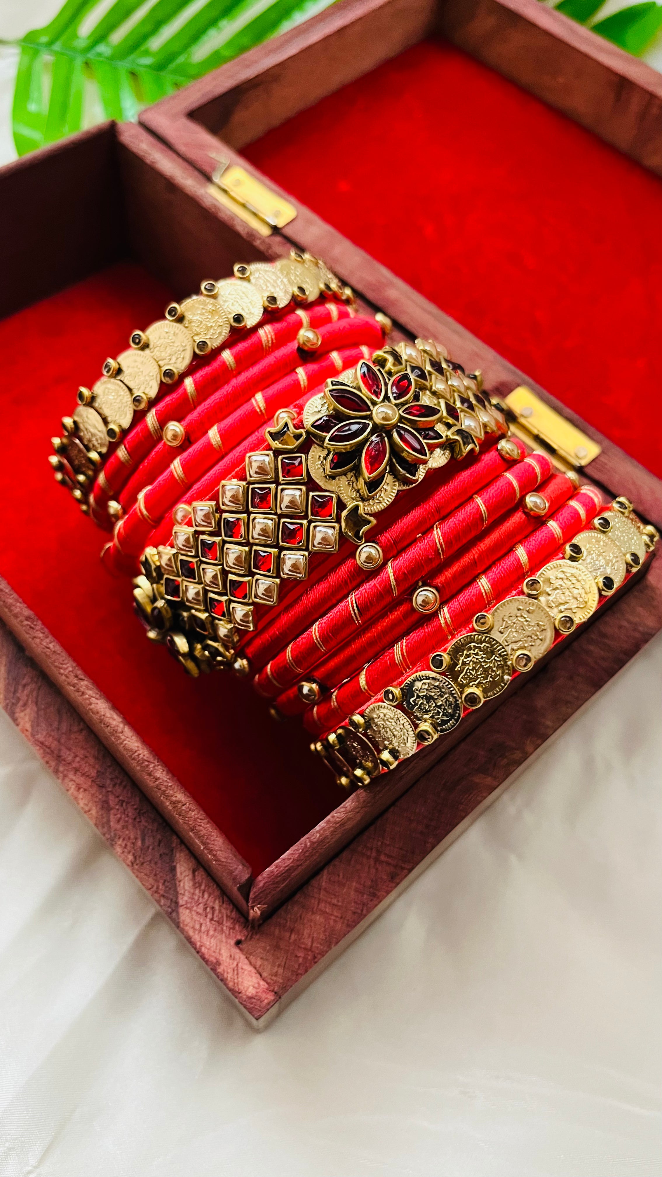 ANIKSHYA HANDMADE RED AND GOLD KUNDAN BANGLE VH028