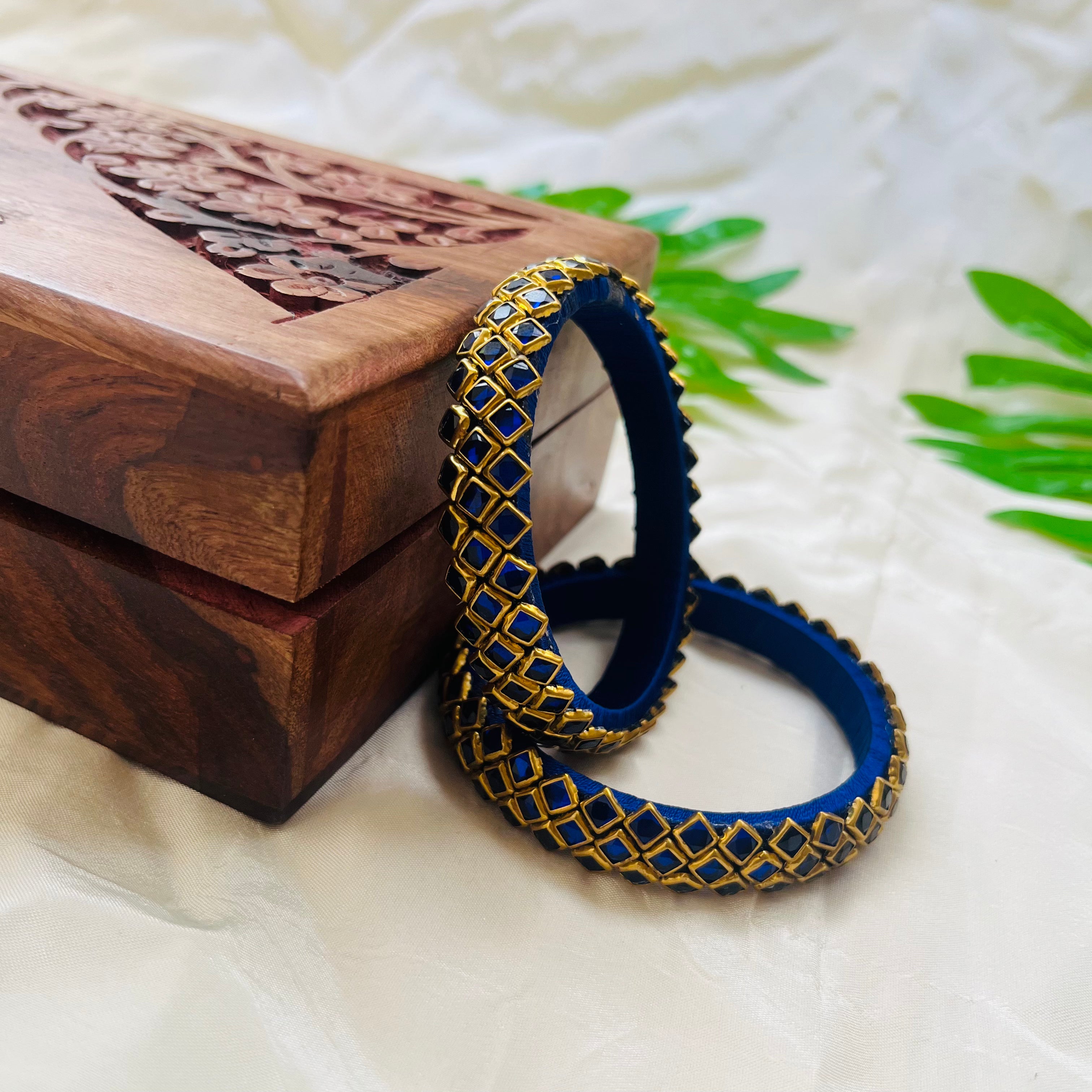 ANIKSHYA HANDMADE NAVY BLUE KUNDAN BANGLE VH077