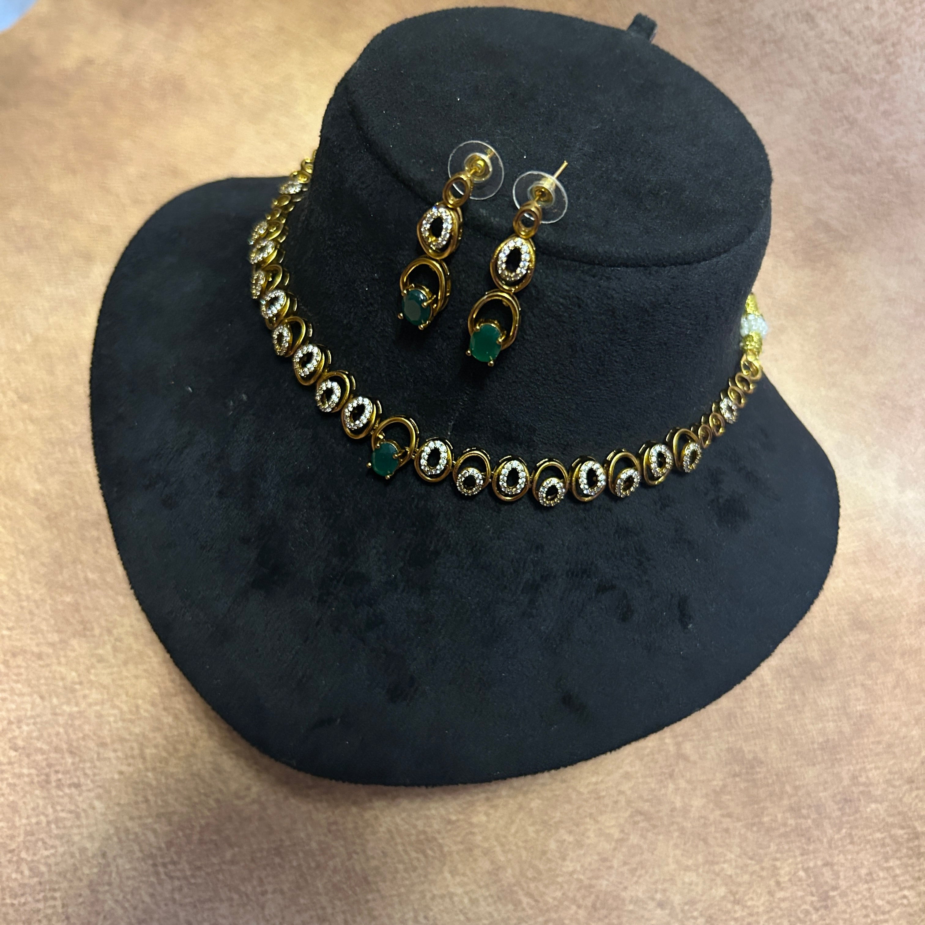 Nila Antique necklace