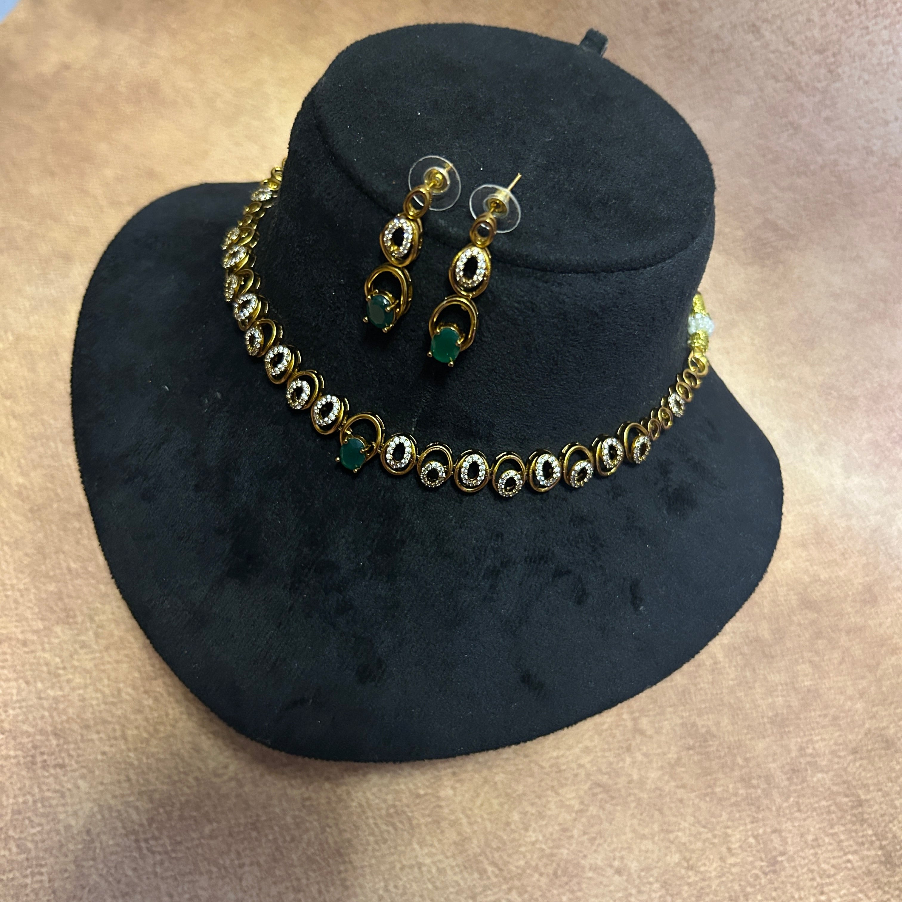 Nila Antique necklace