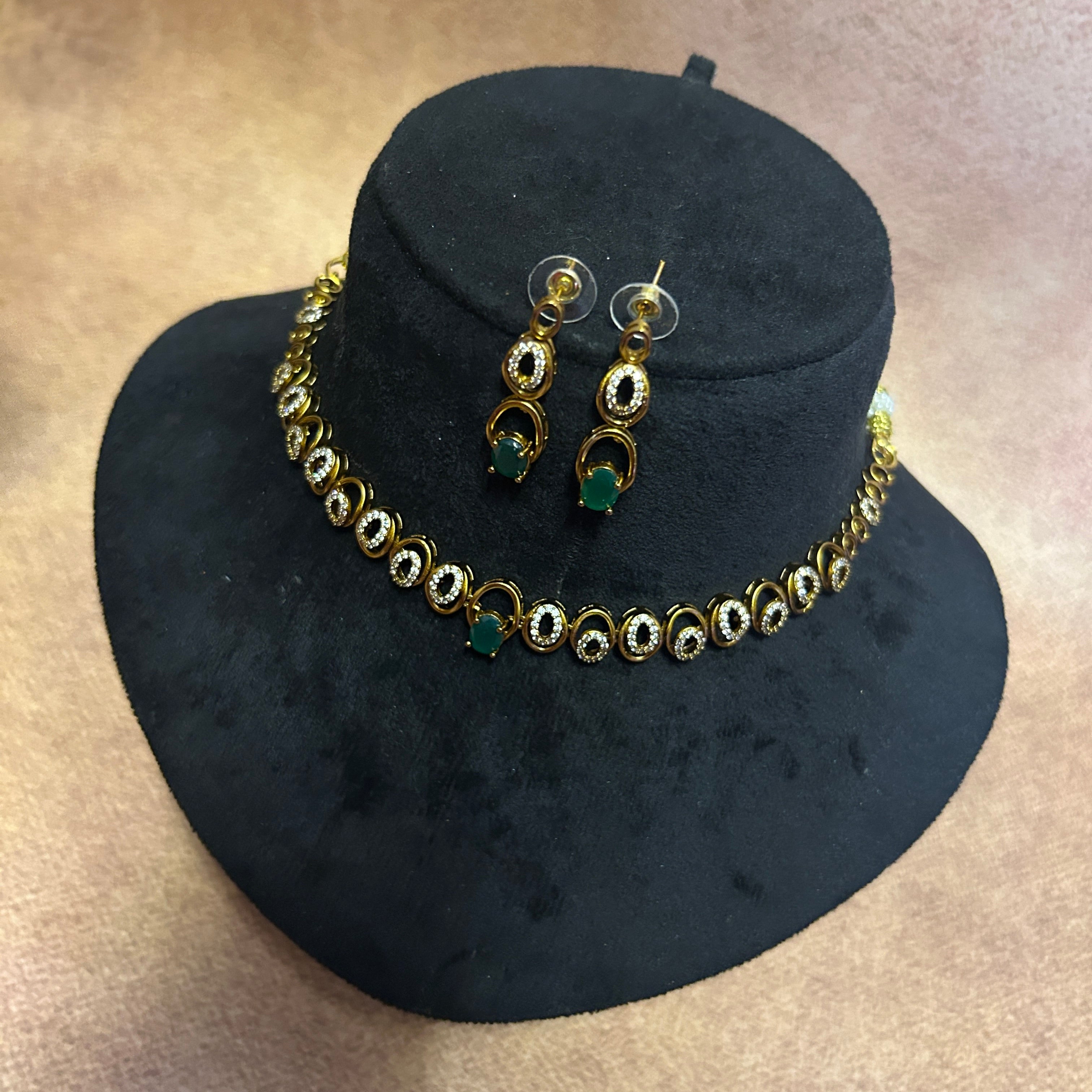 Nila Antique necklace