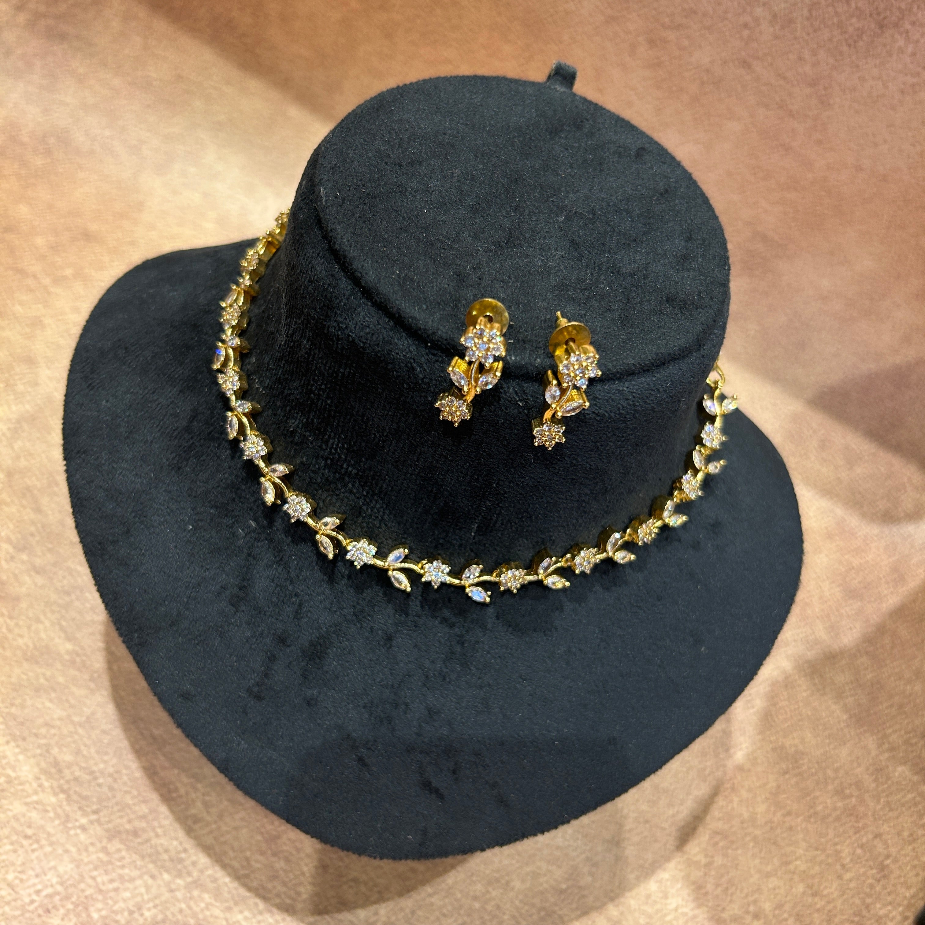 Kavi leaf Antique necklace