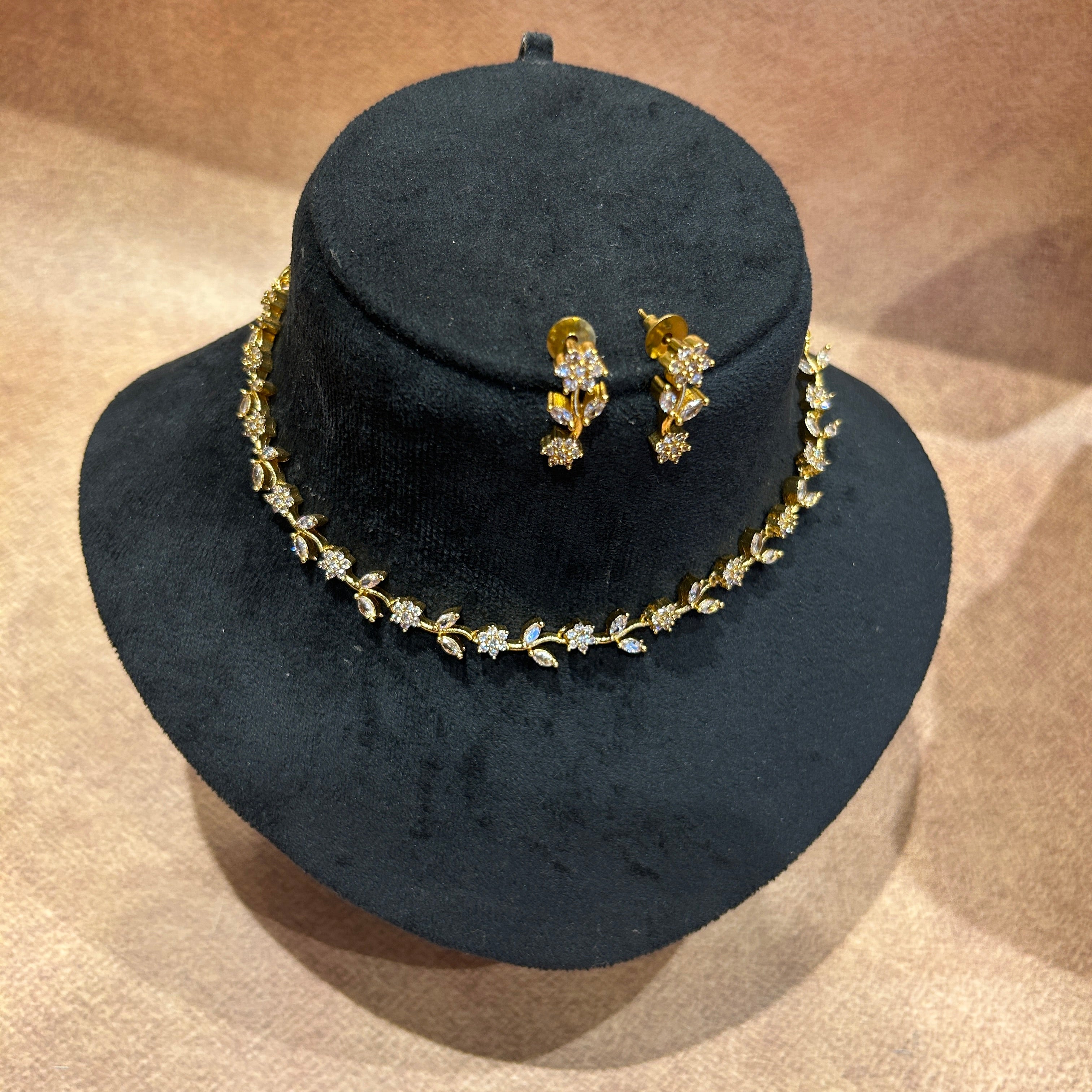 Kavi leaf Antique necklace