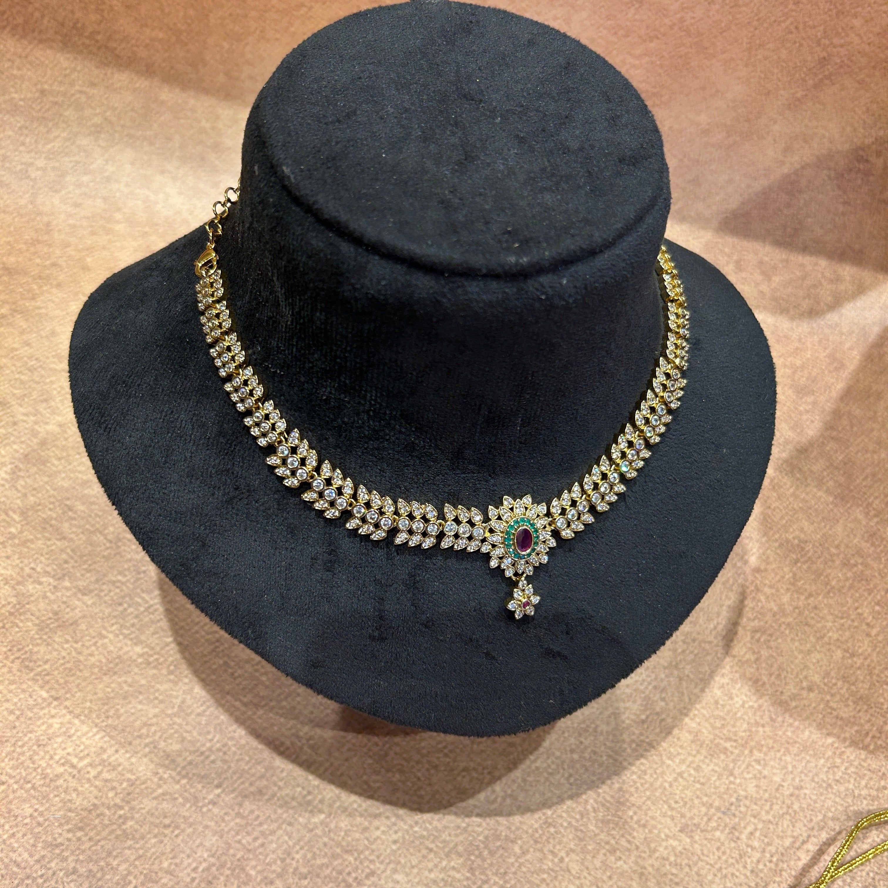 Iniya white Necklace