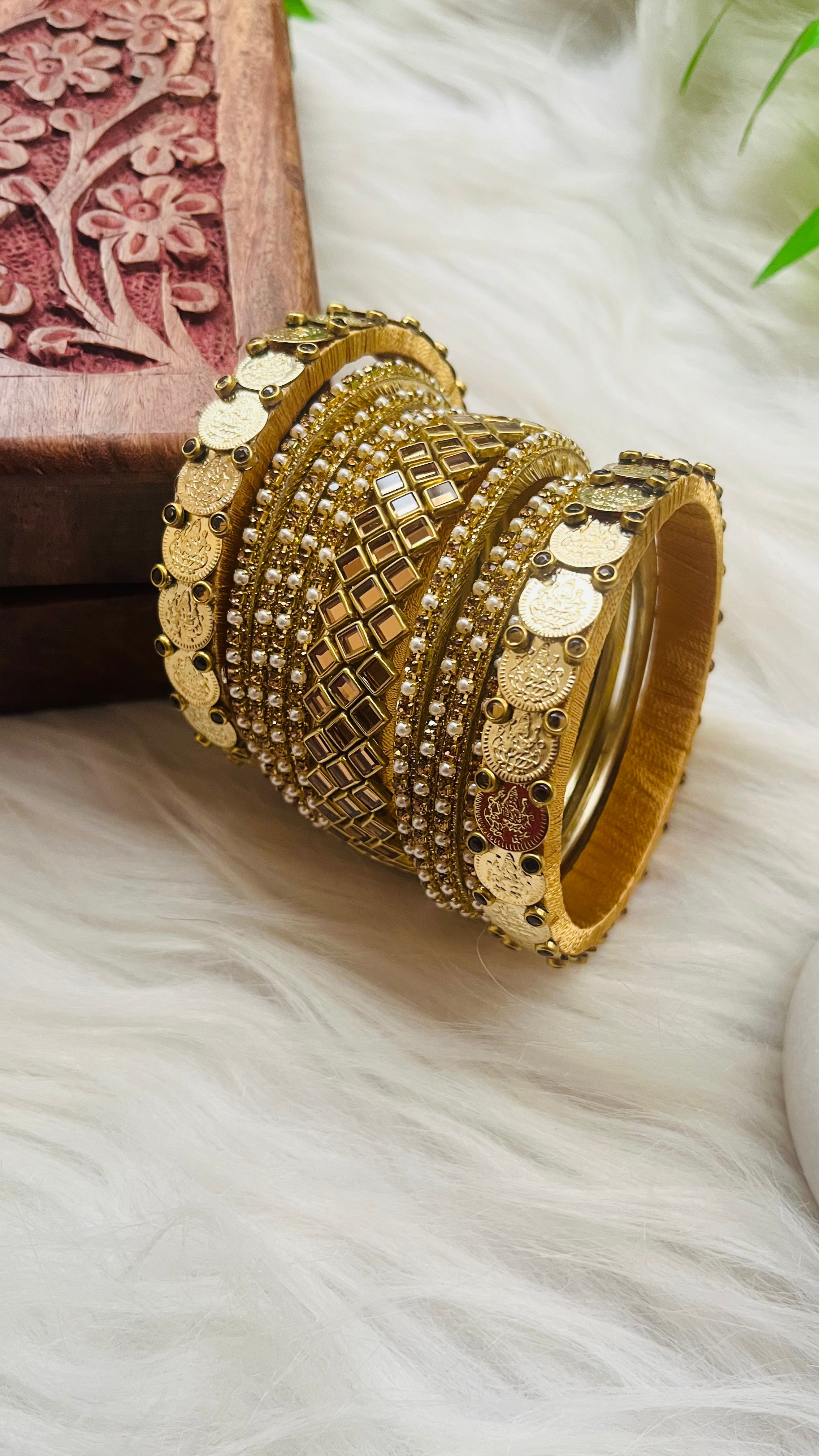ANIKSHYA HANDMADE GOLD KUNDAN BANGLE AND GOLD WHITE PEARL METAL BANGLE VH041