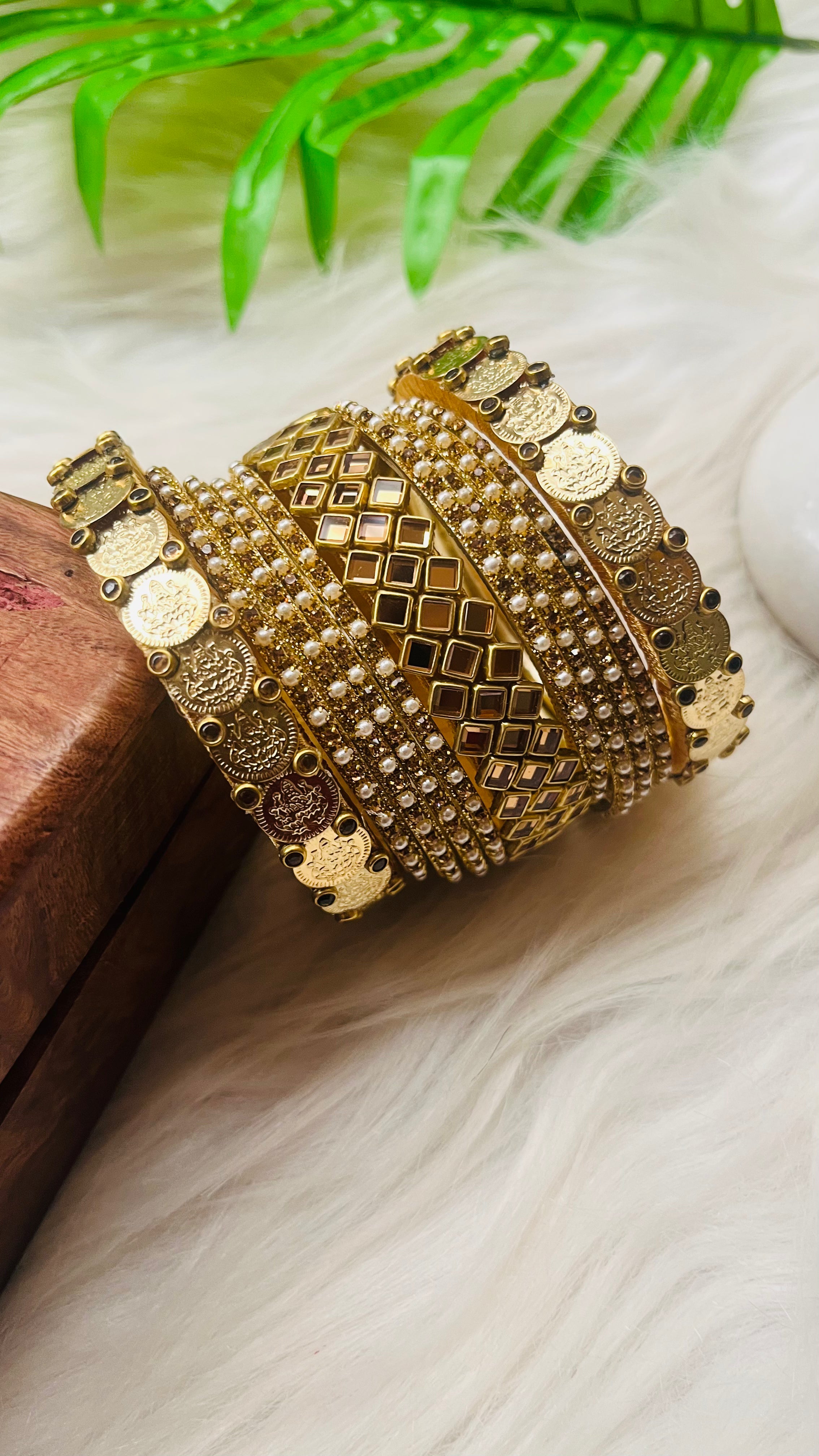 ANIKSHYA HANDMADE GOLD KUNDAN BANGLE AND GOLD WHITE PEARL METAL BANGLE VH041