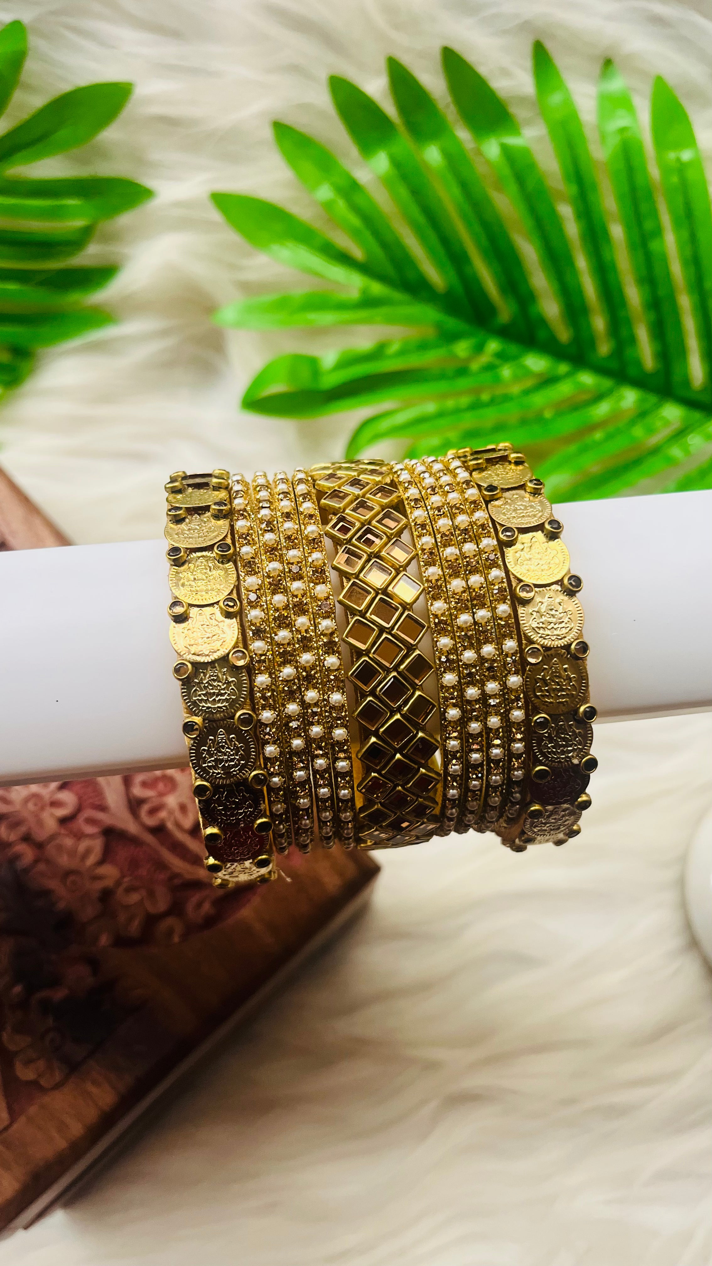 ANIKSHYA HANDMADE GOLD KUNDAN BANGLE AND GOLD WHITE PEARL METAL BANGLE VH041