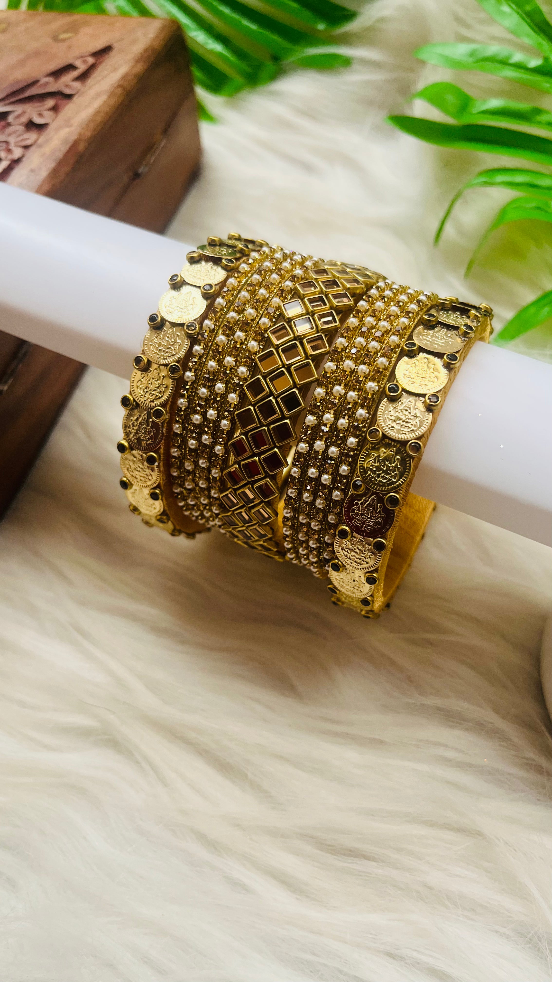 ANIKSHYA HANDMADE GOLD KUNDAN BANGLE AND GOLD WHITE PEARL METAL BANGLE VH041