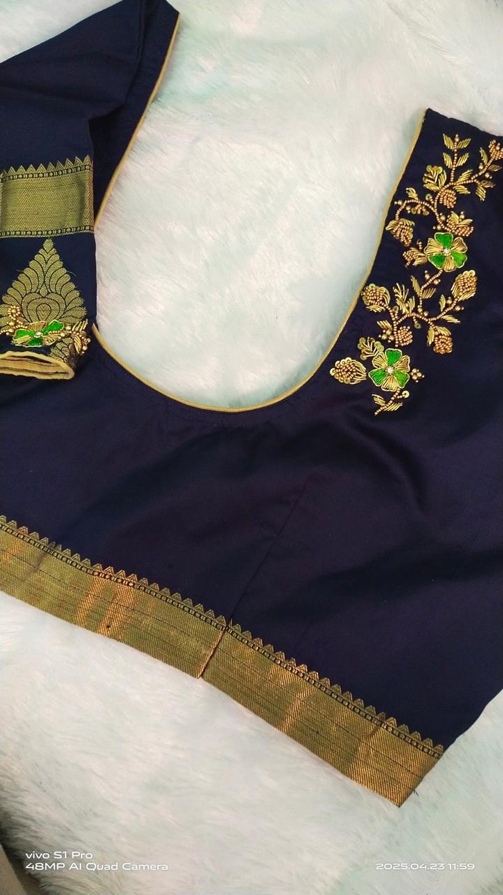 Back Right neck and sleeves centre Blouse