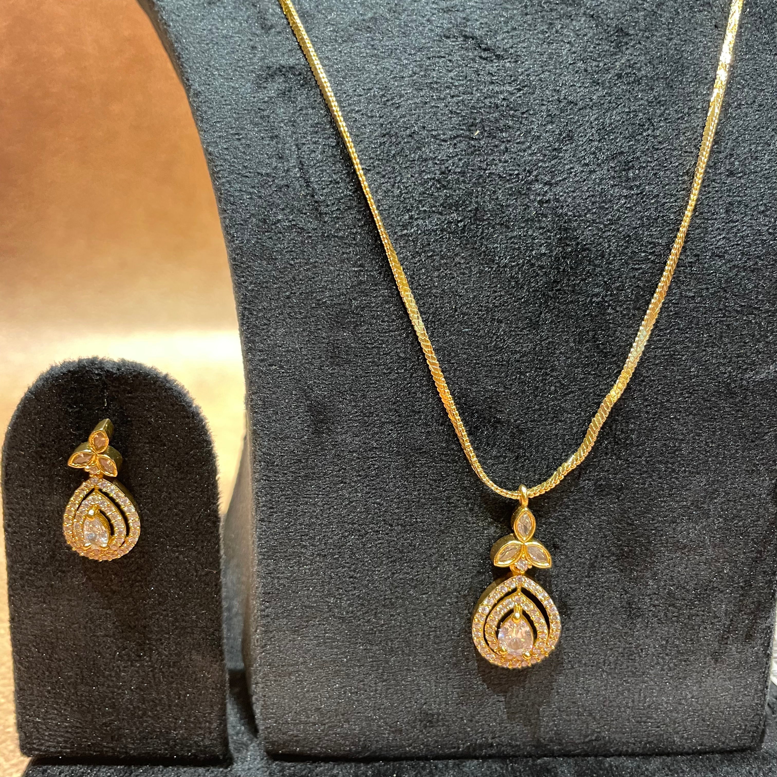 White crystal Pendant Necklace