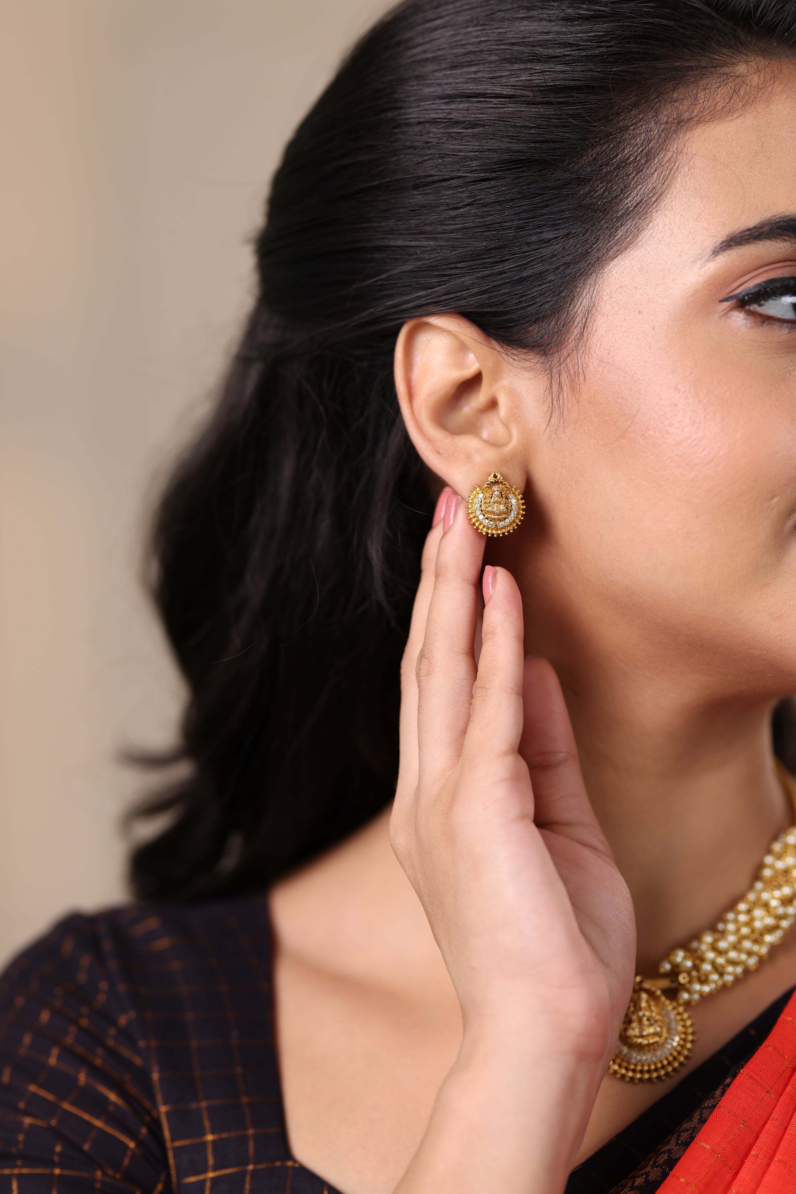 Adhira Pearl Necklace