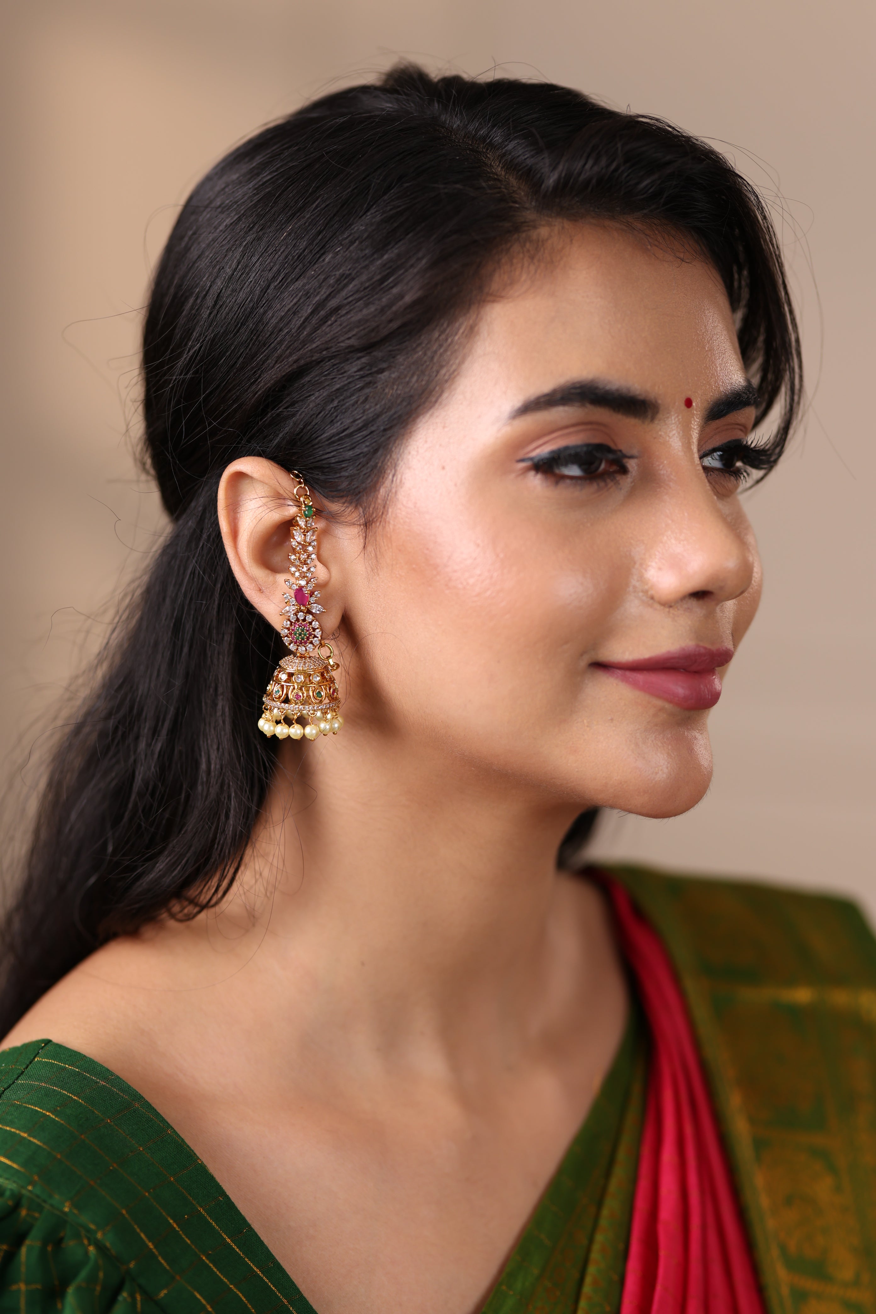 Yalini Jhumka with maatal