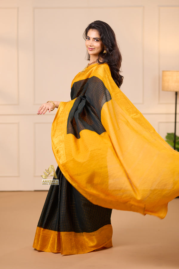 Bottle Green Sungudi Saree