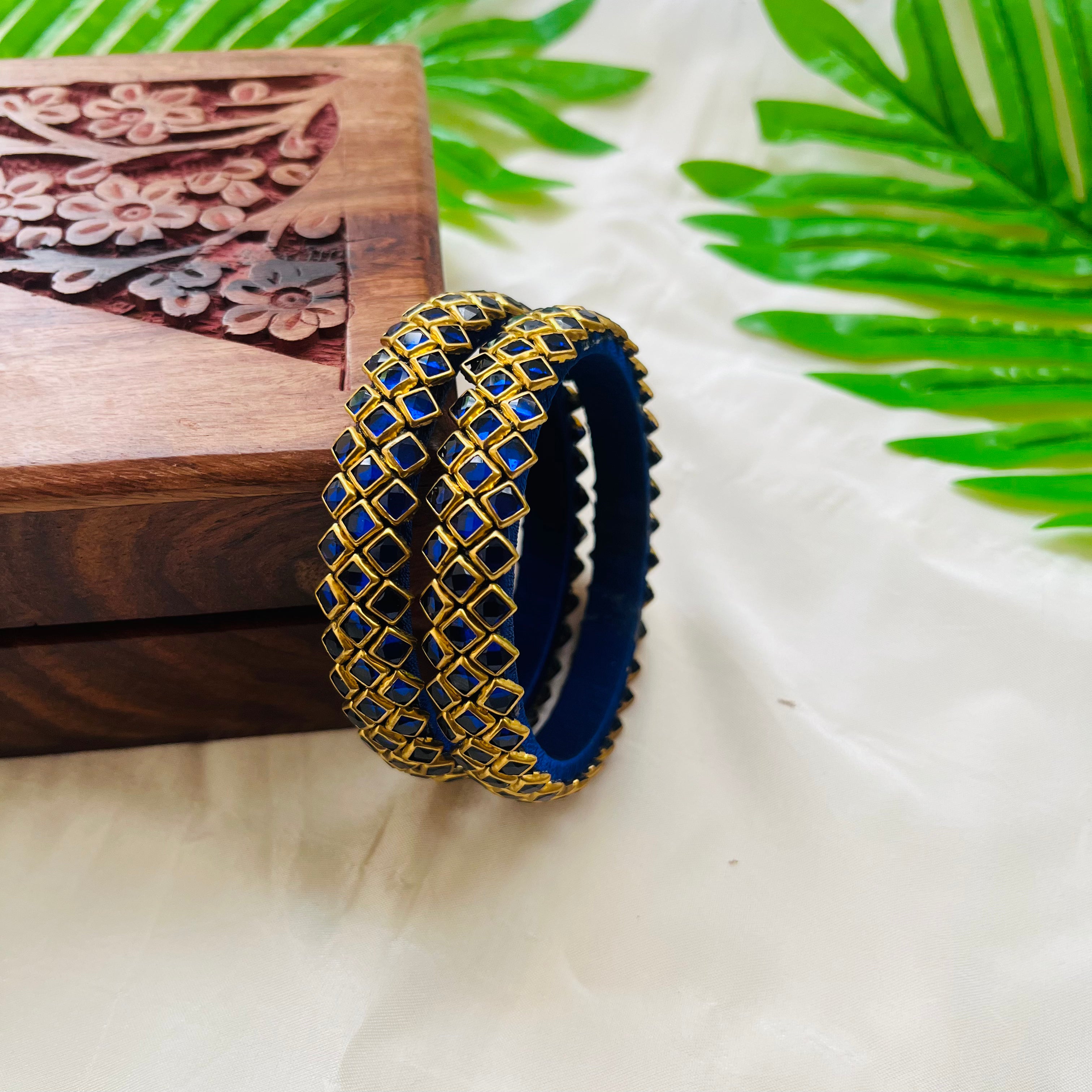 ANIKSHYA HANDMADE NAVY BLUE KUNDAN BANGLE VH077