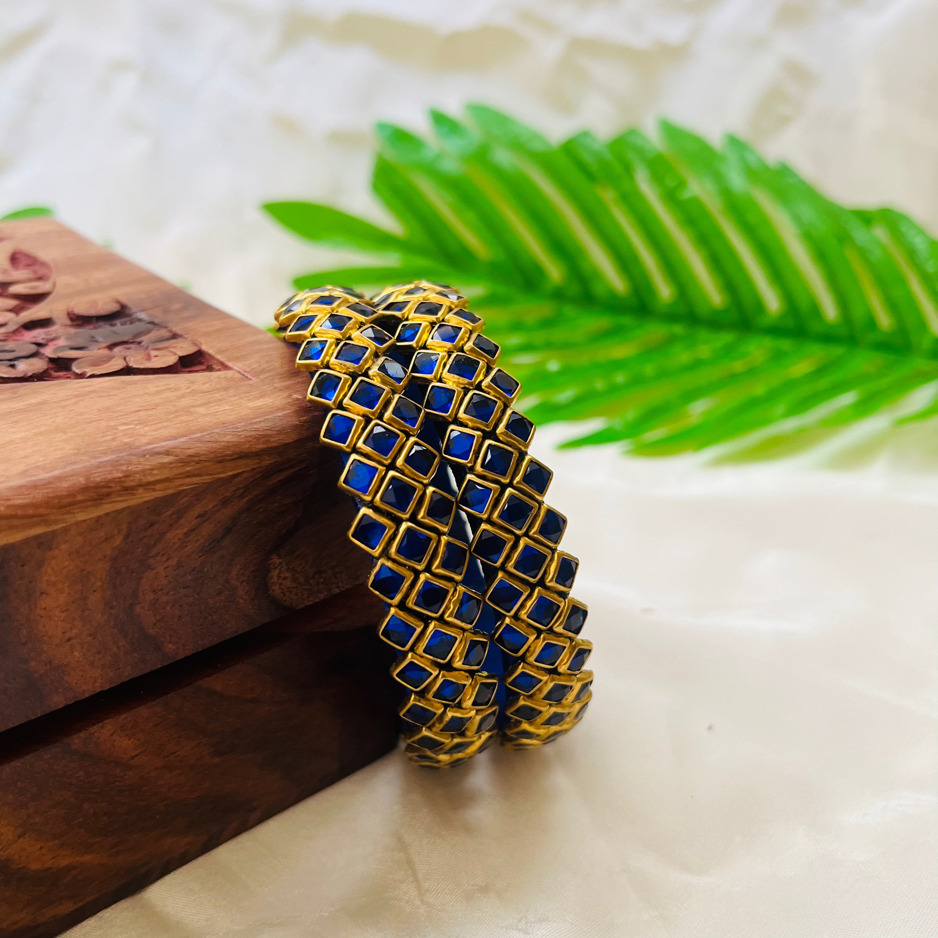 ANIKSHYA HANDMADE NAVY BLUE KUNDAN BANGLE VH077