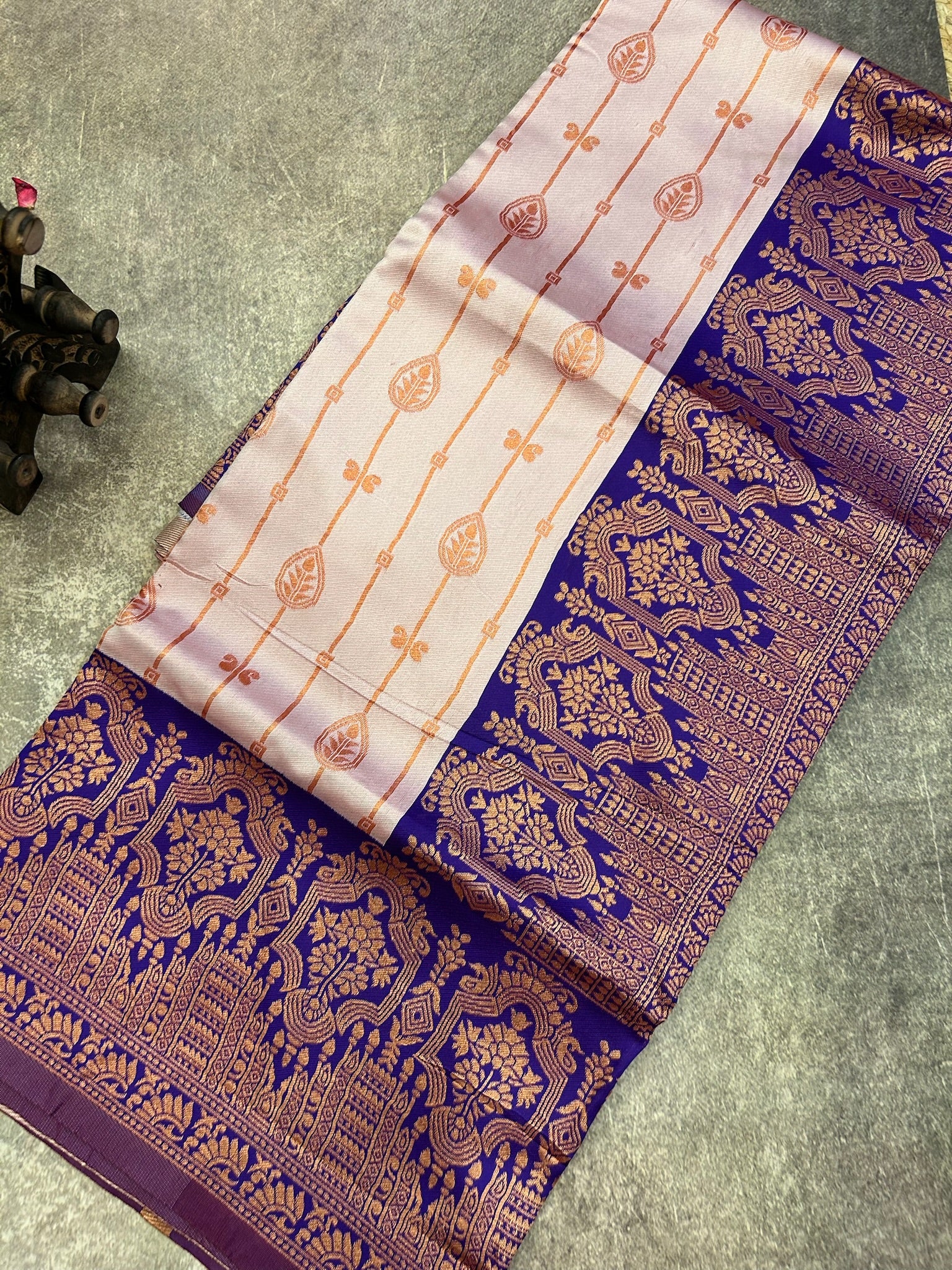 Half White Lichi silk saree