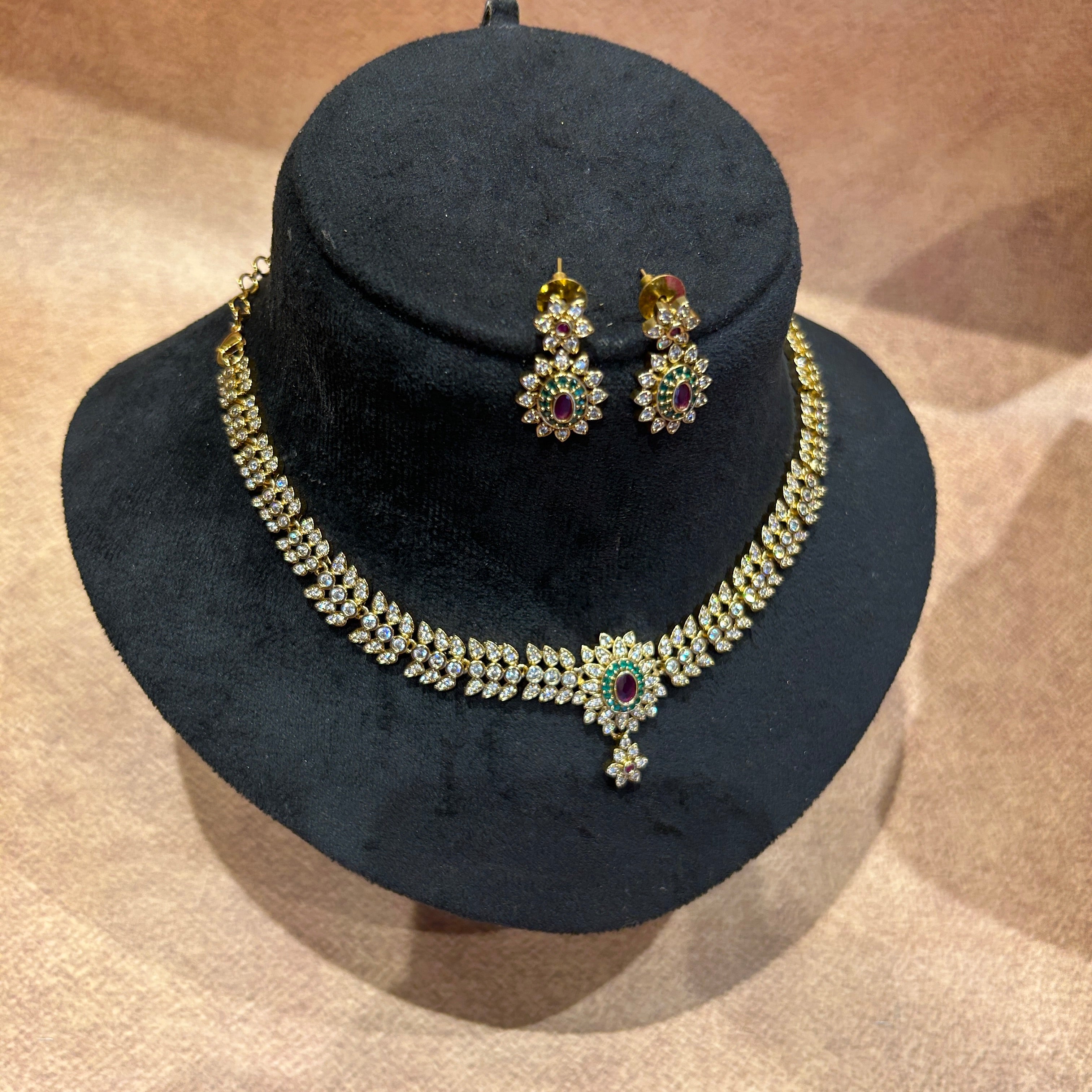 Iniya white Necklace