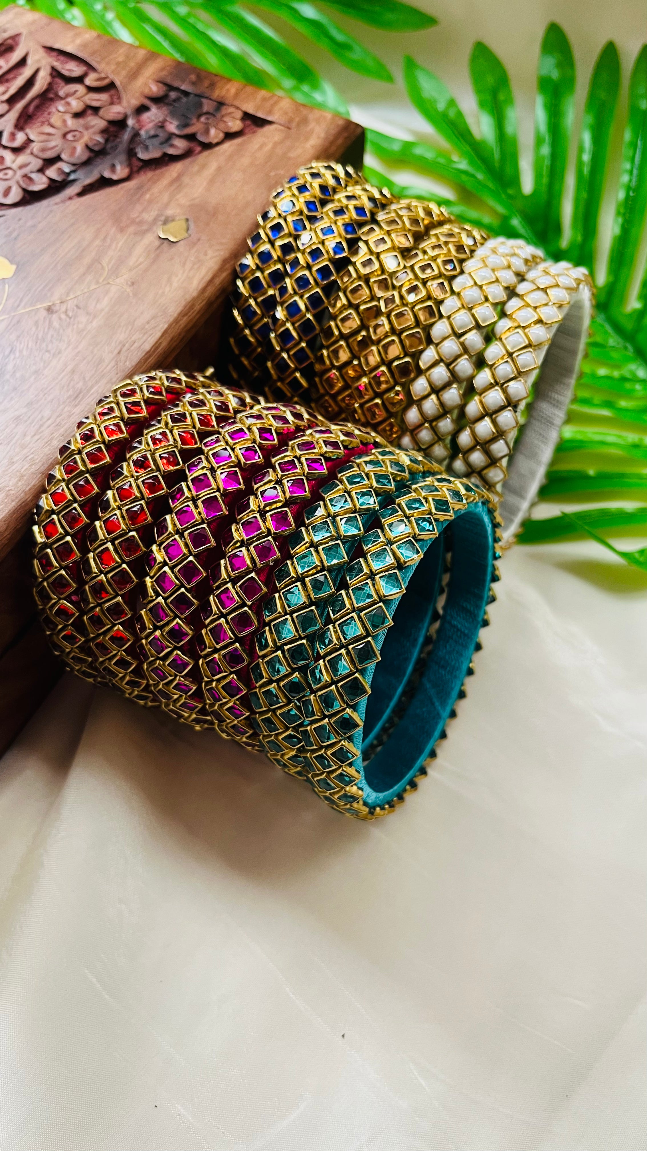ANIKSHYA HANDMADE KUNDAN BANGLE COMBO_7 VH079