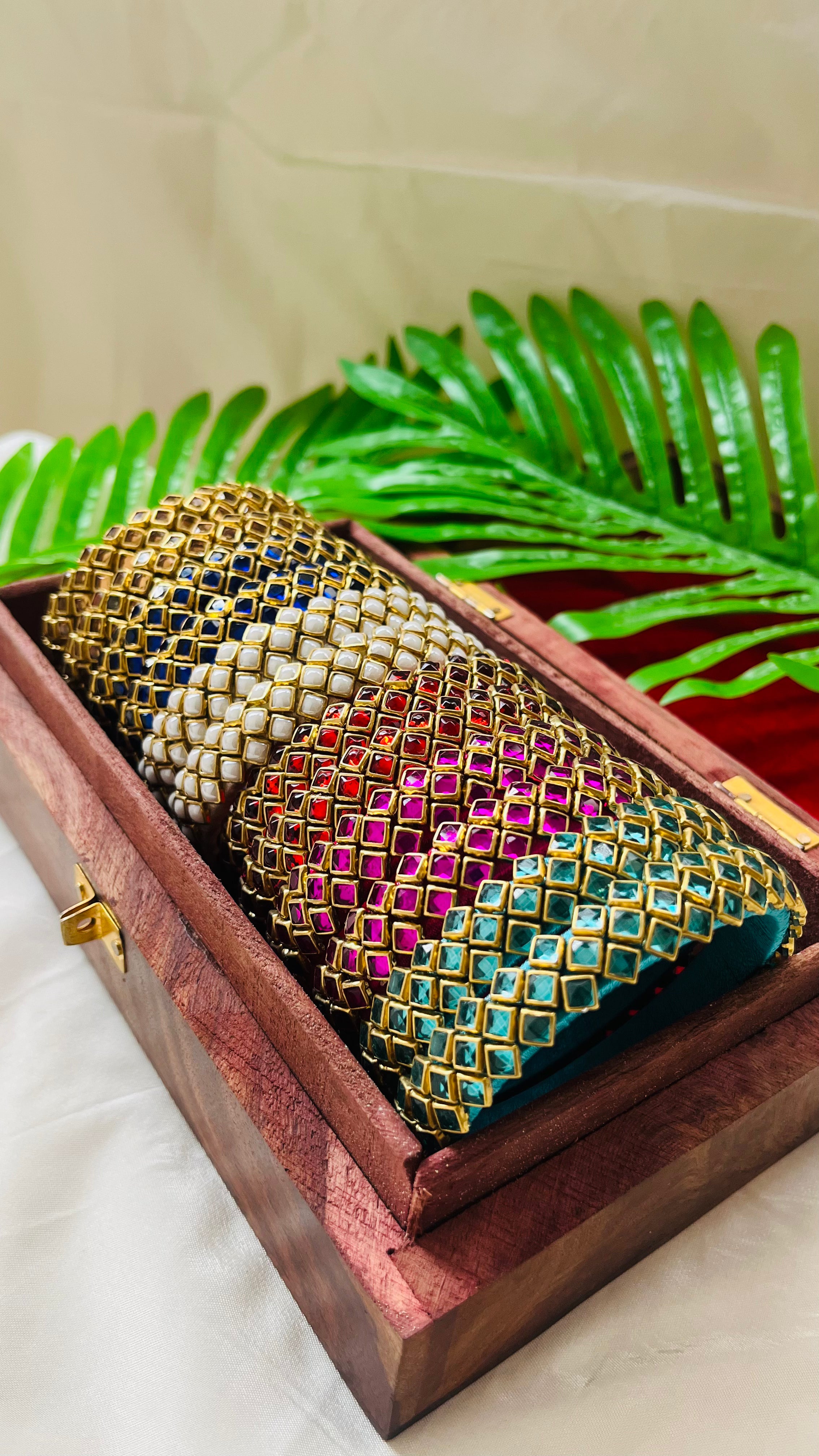 ANIKSHYA HANDMADE KUNDAN BANGLE COMBO_7 VH079