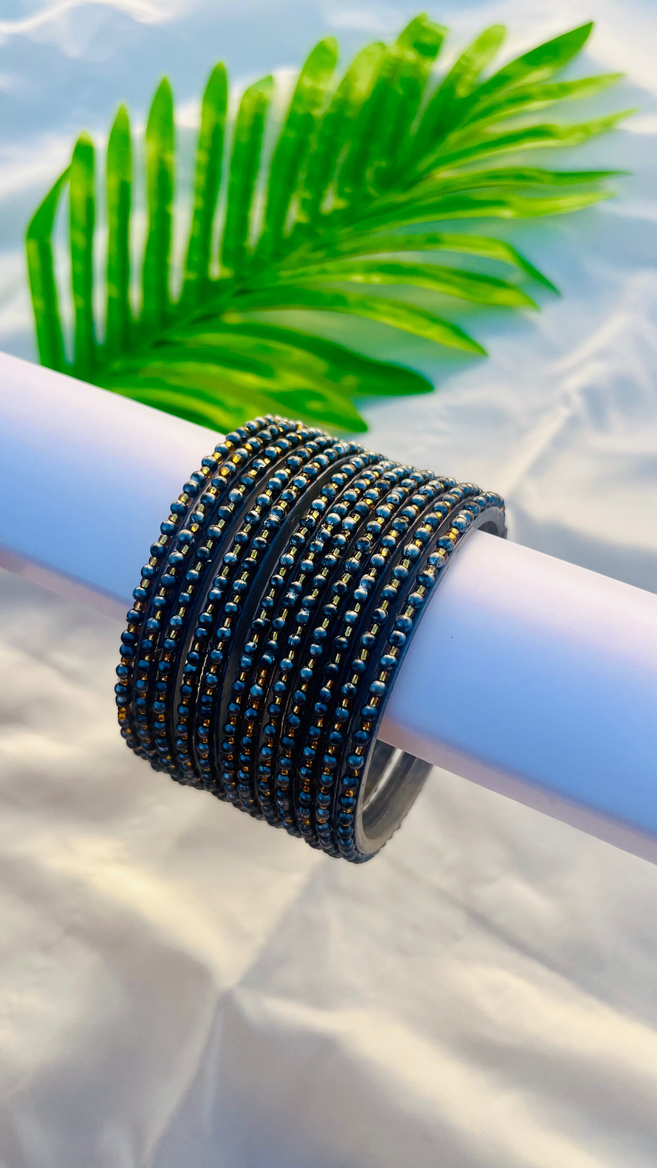 ANIKSHYA GRAY GLASS BANGLE VH070