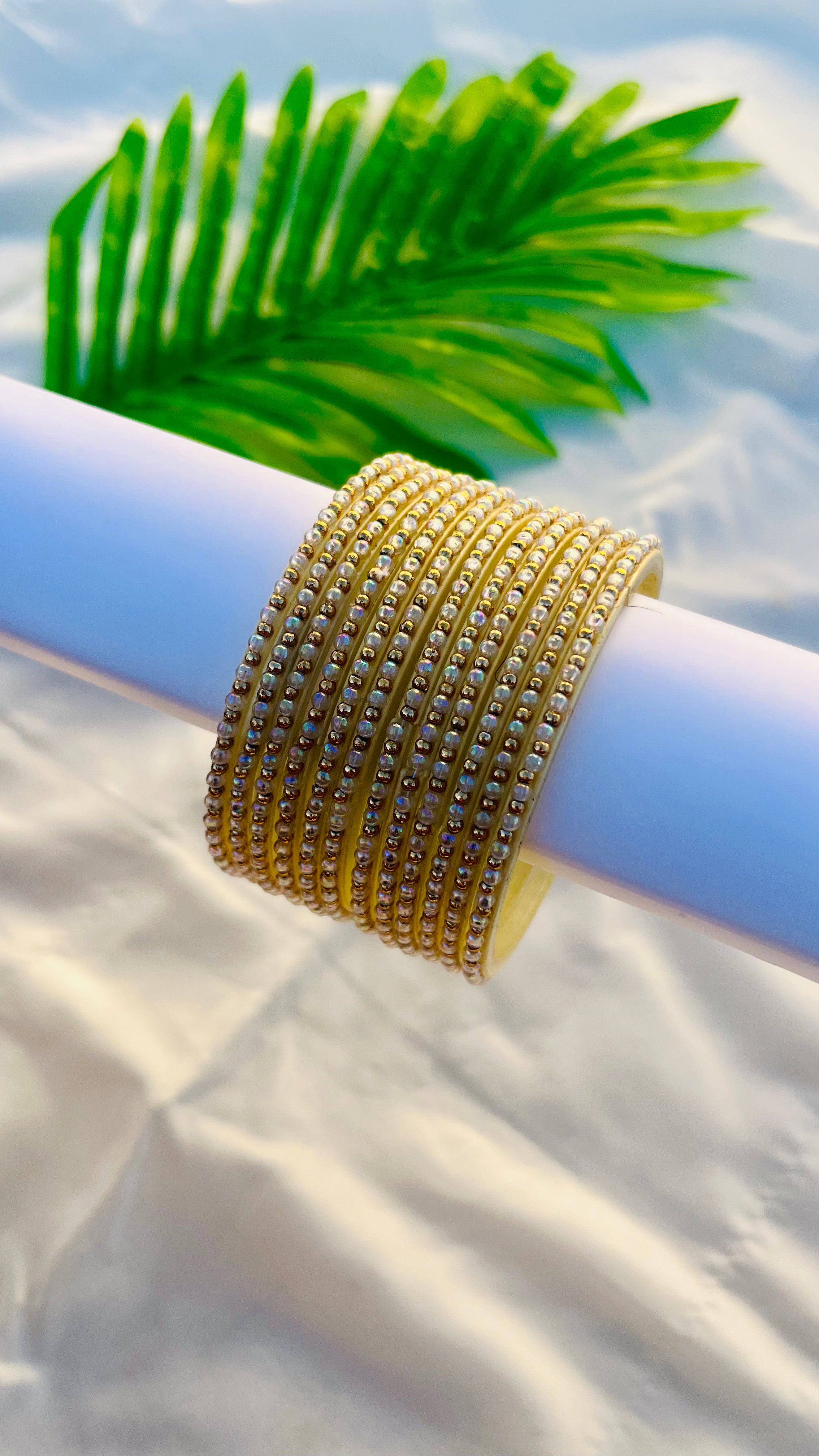 ANIKSHYA IVORY GLASS BANGLE VH071