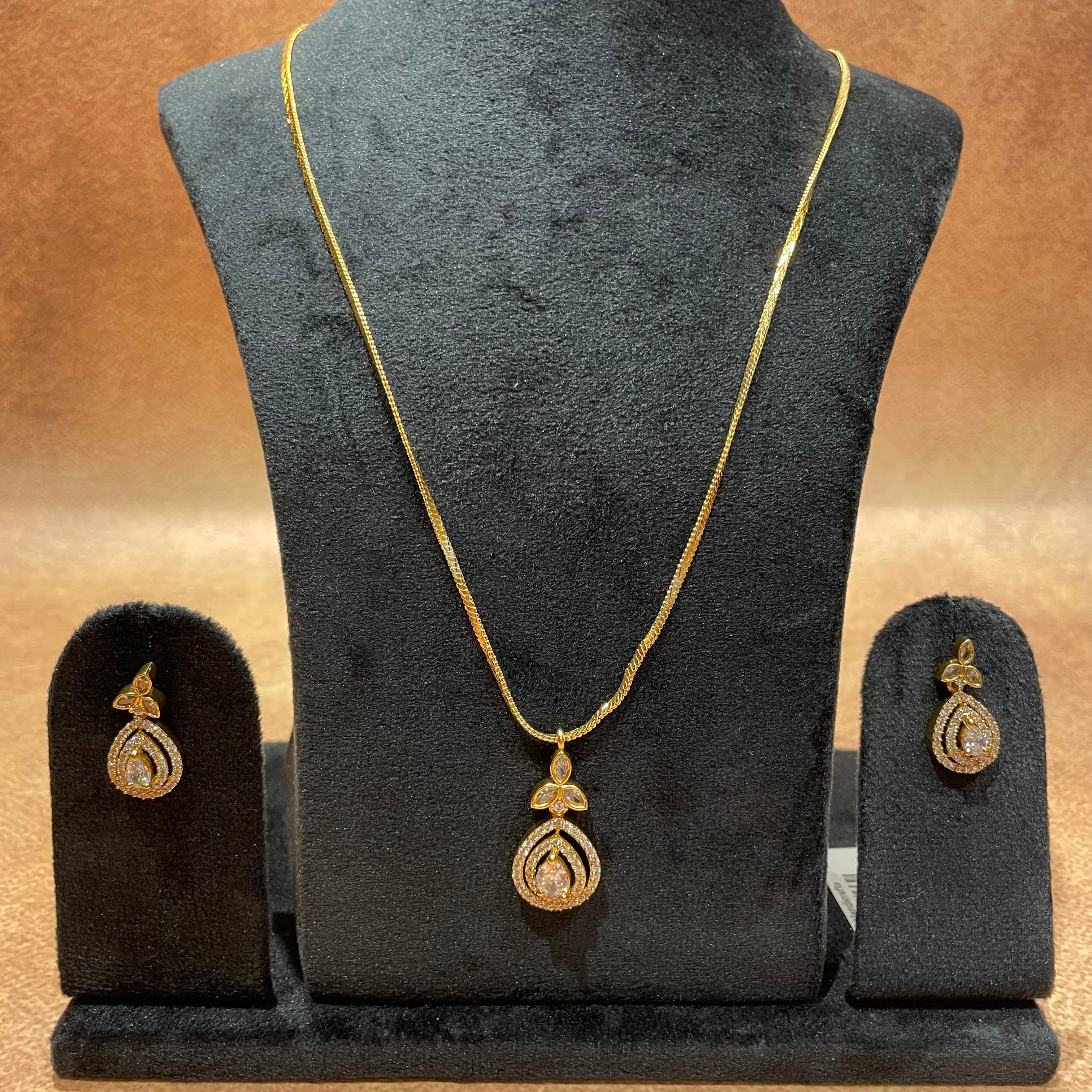 White crystal Pendant Necklace