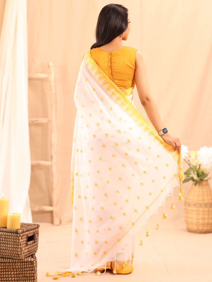 Anikshya Mul Khadi white saree with Temple border