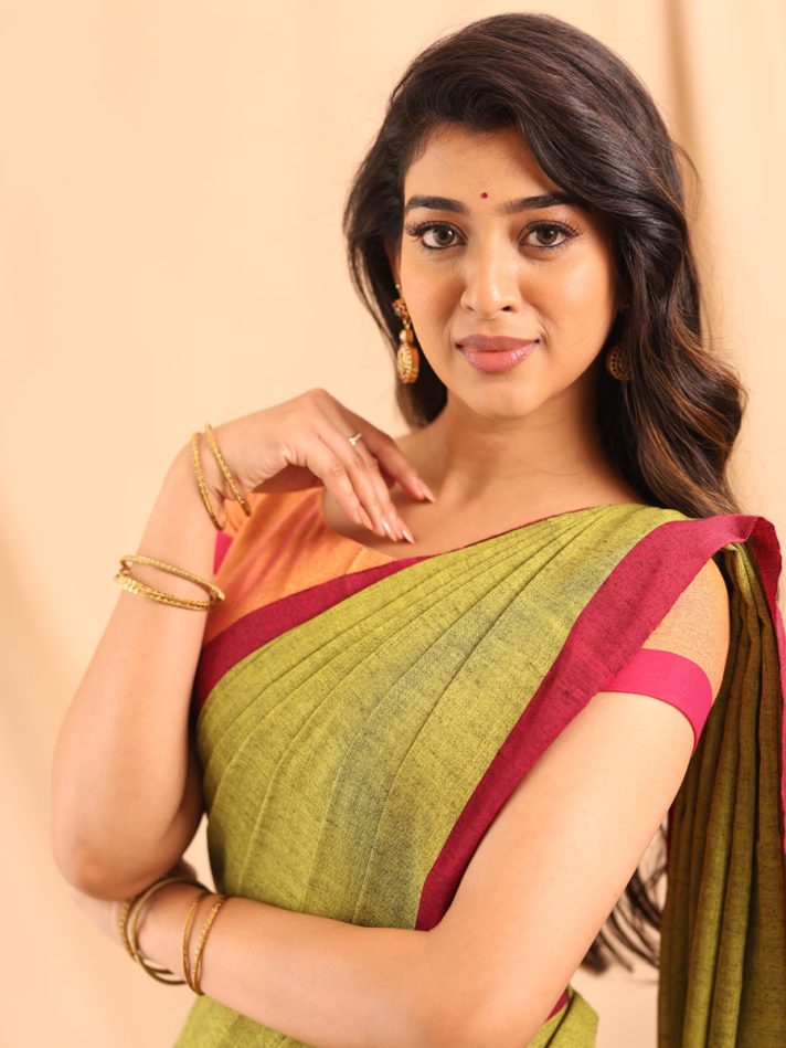 Anikshya Mul Cotton Mehendi green Plain saree